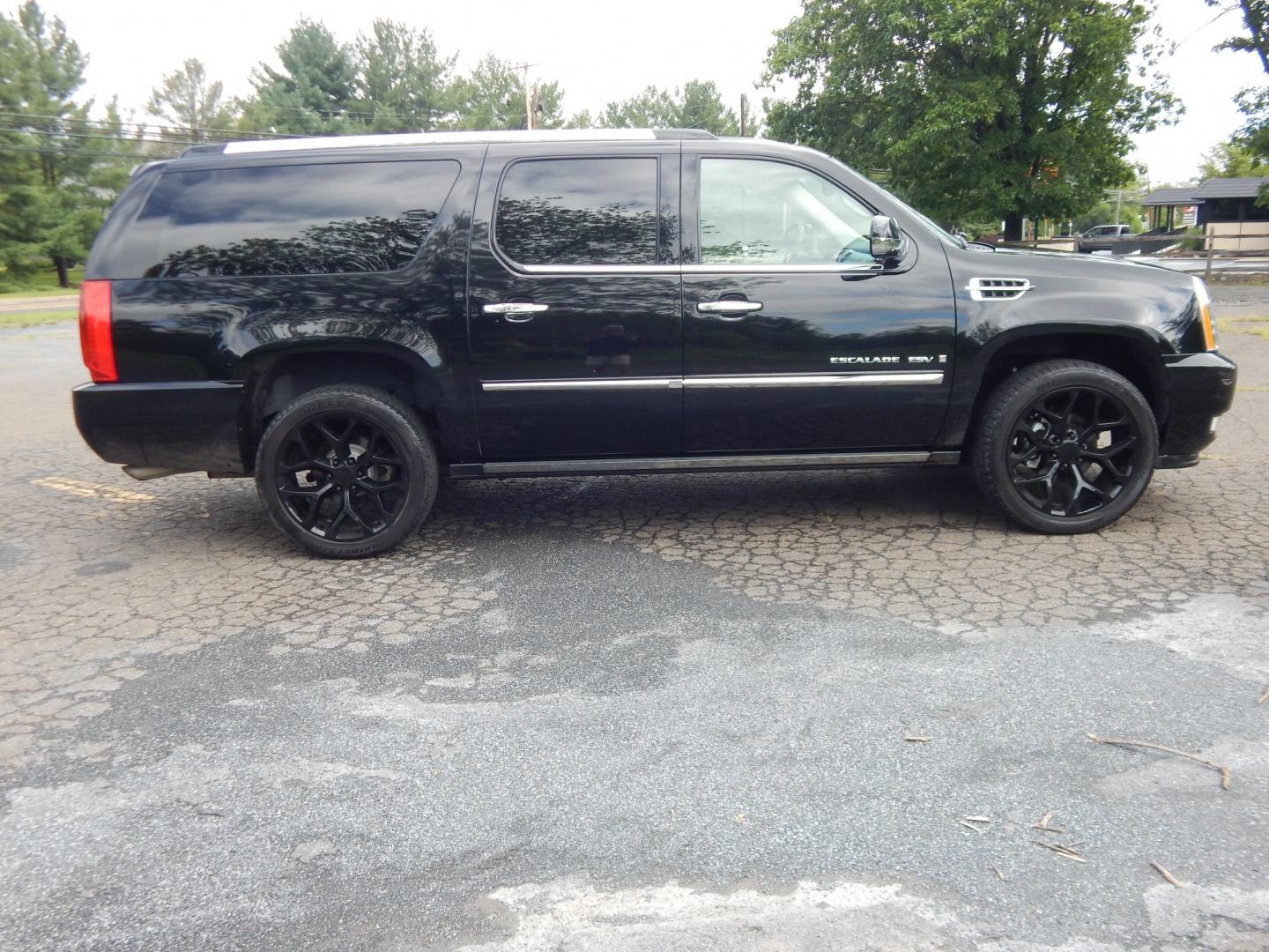 2007 Black /Beige Leather Cadillac Escalade ESV (1GYFK66817R) with an 6.2L V8 OHV 16V engine, 6A OD transmission, located at 6528 Lower York Road, New Hope, PA, 18938, (215) 862-9555, 40.358707, -74.977882- Photo#4