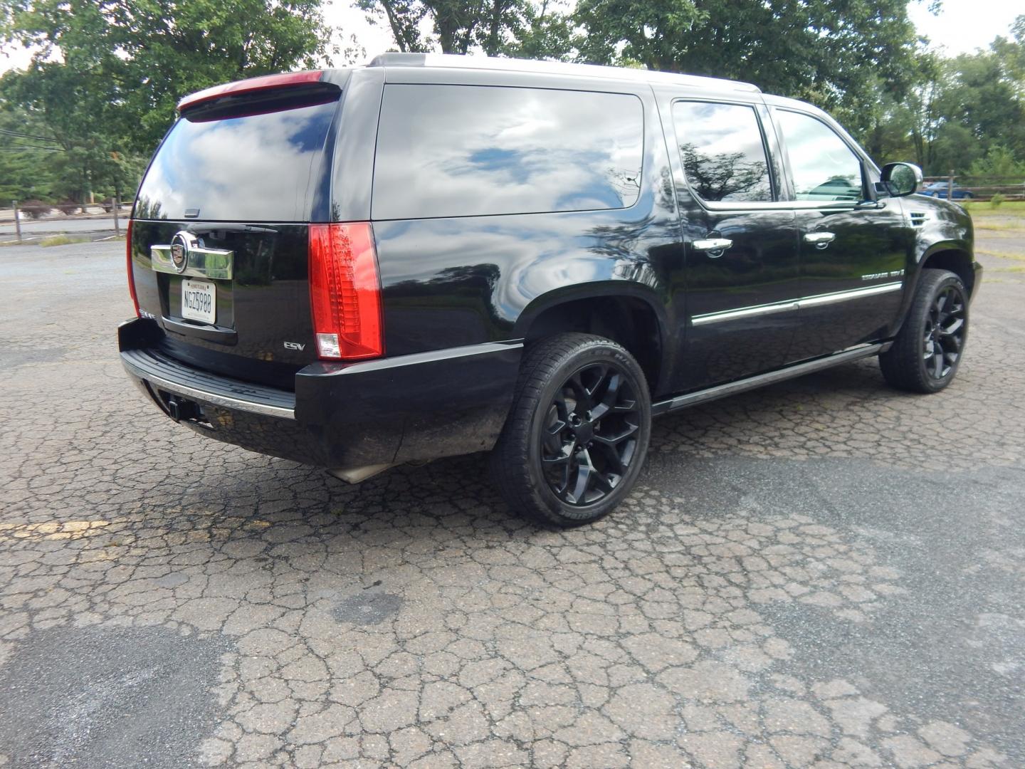 2007 Black /Beige Leather Cadillac Escalade ESV (1GYFK66817R) with an 6.2L V8 OHV 16V engine, 6A OD transmission, located at 6528 Lower York Road, New Hope, PA, 18938, (215) 862-9555, 40.358707, -74.977882- Photo#3