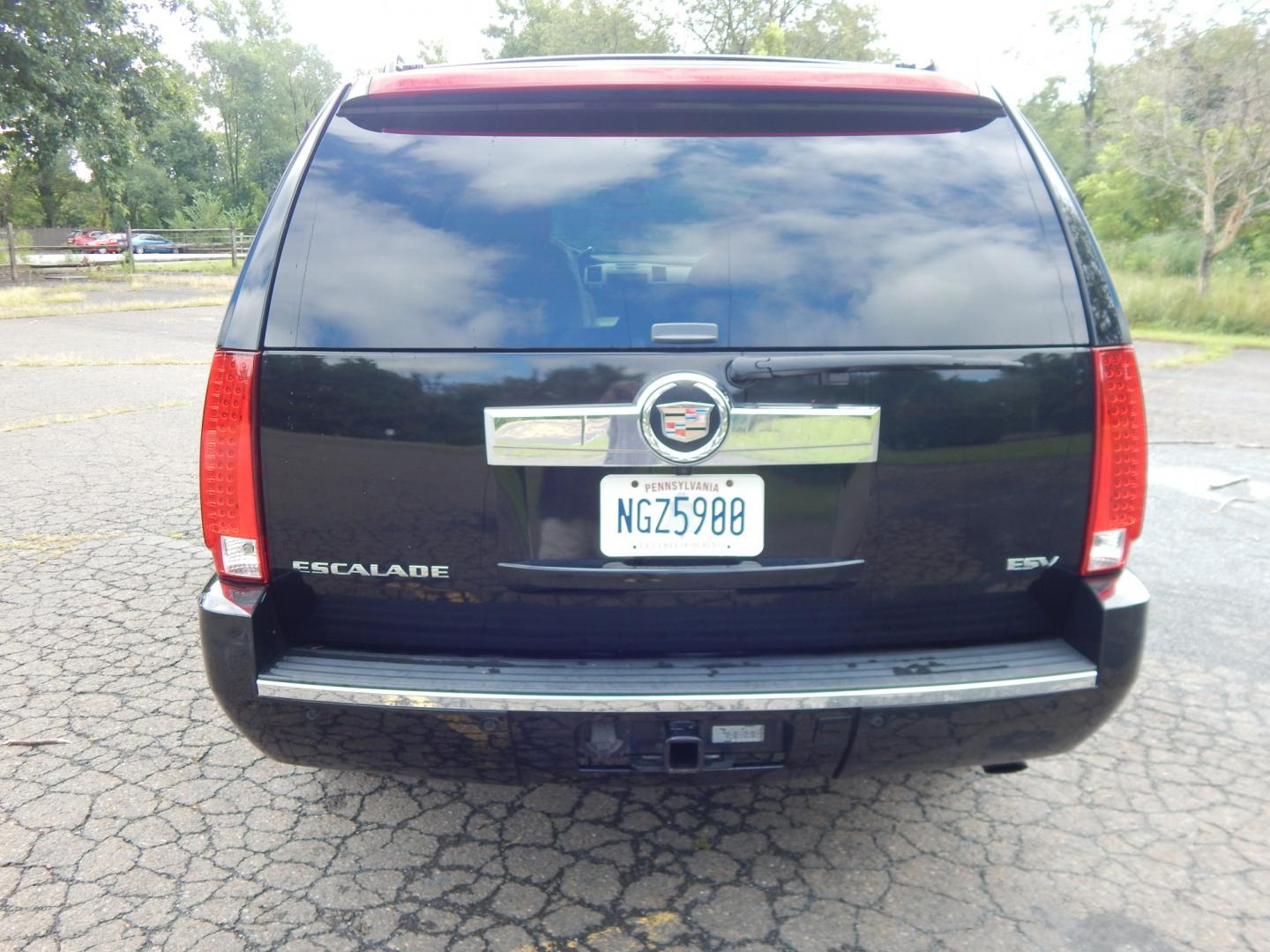 2007 Black /Beige Leather Cadillac Escalade ESV (1GYFK66817R) with an 6.2L V8 OHV 16V engine, 6A OD transmission, located at 6528 Lower York Road, New Hope, PA, 18938, (215) 862-9555, 40.358707, -74.977882- Photo#7