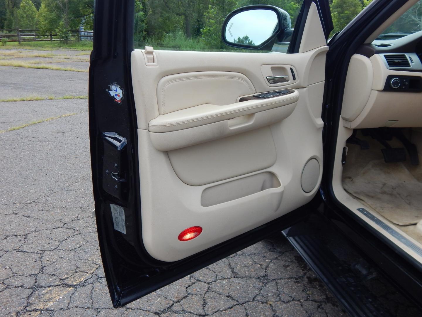2007 Black /Beige Leather Cadillac Escalade ESV (1GYFK66817R) with an 6.2L V8 OHV 16V engine, 6A OD transmission, located at 6528 Lower York Road, New Hope, PA, 18938, (215) 862-9555, 40.358707, -74.977882- Photo#8