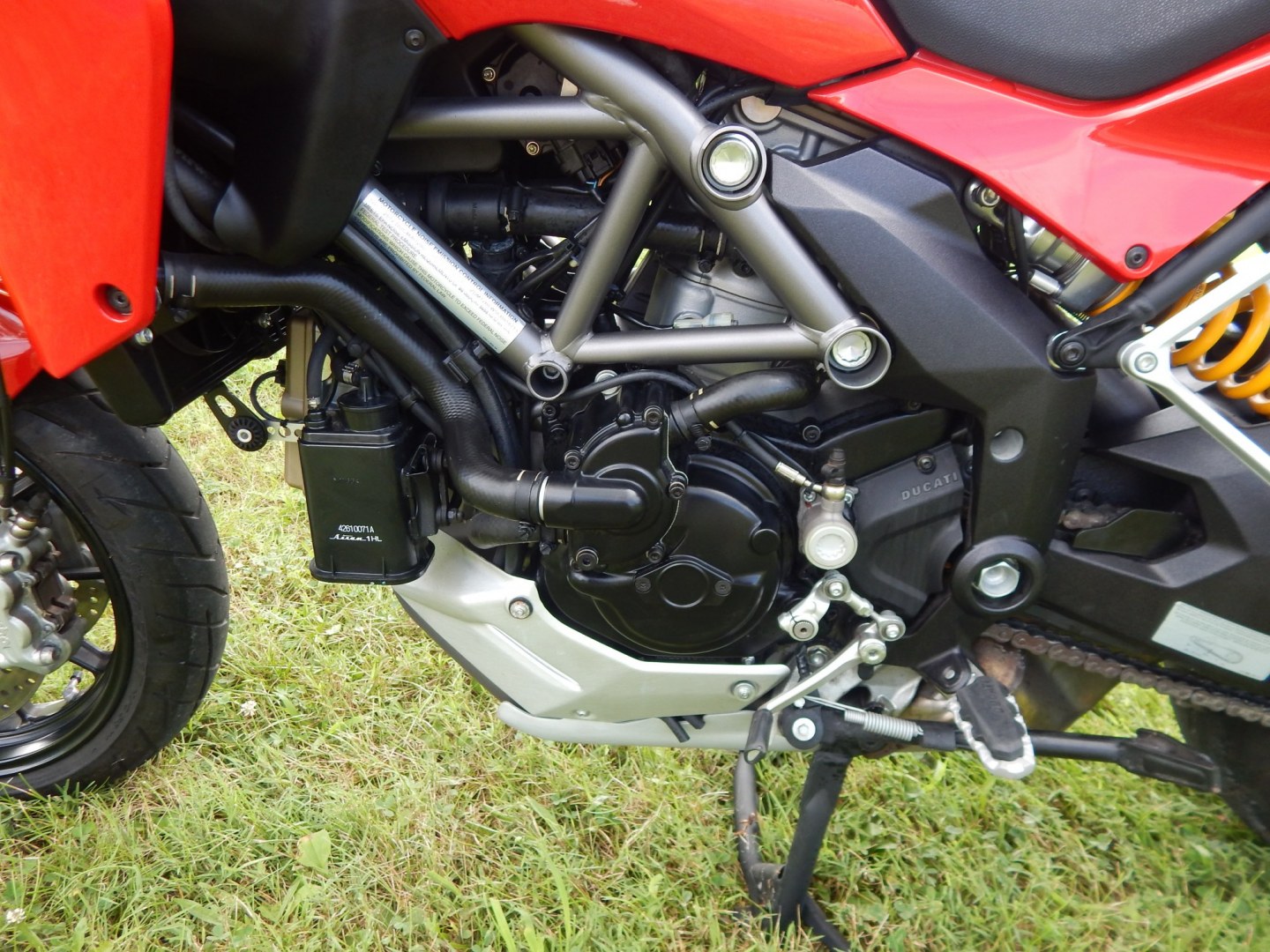 2012 Red /Black Ducati Multistrada 1200 S-Touring (ZDM12BLW5CB) with an 1198CC engine, Manual transmission, located at 6528 Lower York Road, New Hope, PA, 18938, (215) 862-9555, 40.358707, -74.977882 - Here we have a one owner Ducati Multistrada 1200 S-Touring with 1,999 original miles! This Ducati has a 1198cc L-twin engine putting power to the rear tire via a manual shifting transmission. Being a S-Touring bike, it comes with a center stand, heated grips and 2 hard luggage cases. Other options i- Photo#8