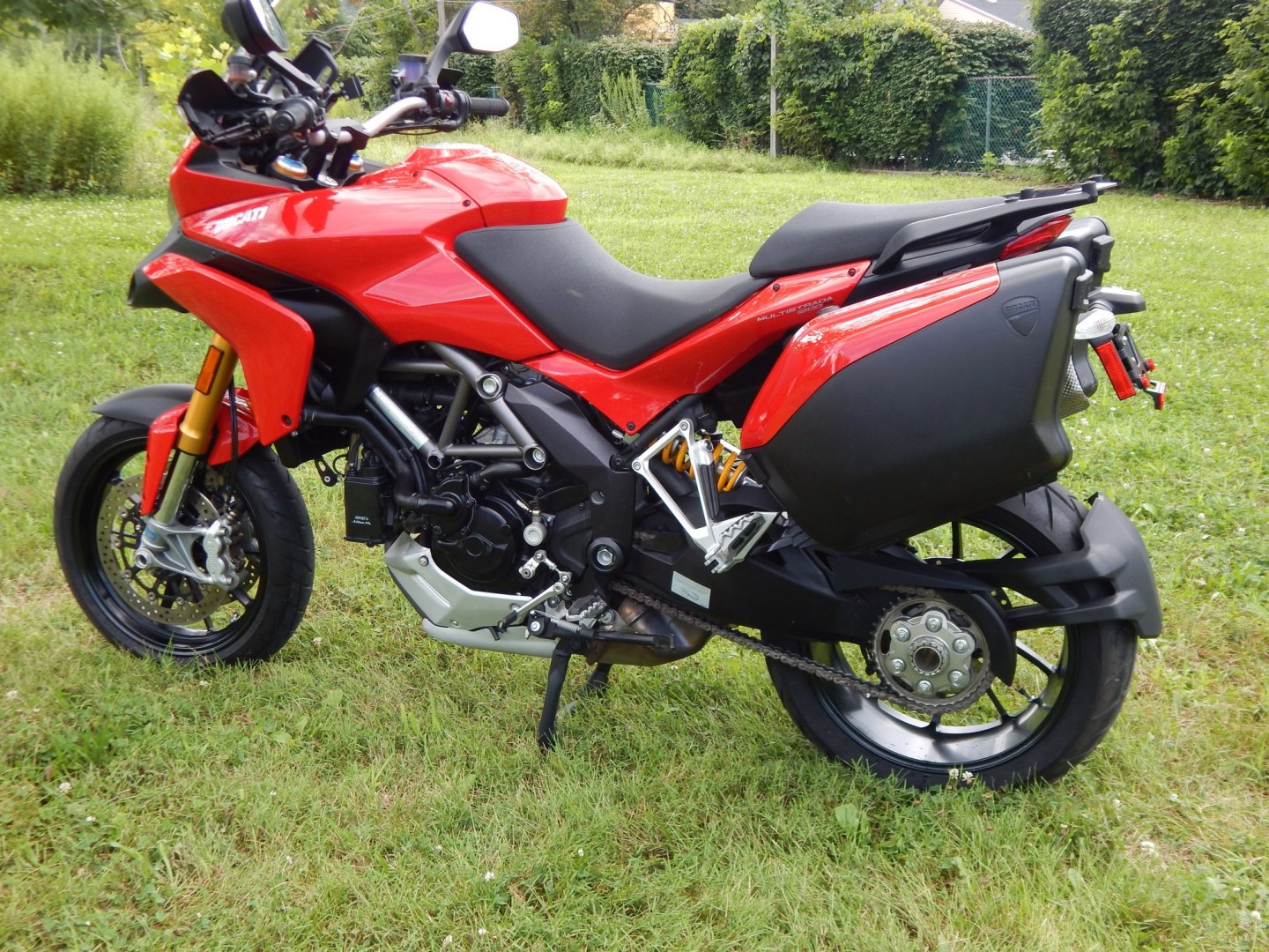 2012 Red /Black Ducati Multistrada 1200 S-Touring (ZDM12BLW5CB) with an 1198CC engine, Manual transmission, located at 6528 Lower York Road, New Hope, PA, 18938, (215) 862-9555, 40.358707, -74.977882 - Here we have a one owner Ducati Multistrada 1200 S-Touring with 1,999 original miles! This Ducati has a 1198cc L-twin engine putting power to the rear tire via a manual shifting transmission. Being a S-Touring bike, it comes with a center stand, heated grips and 2 hard luggage cases. Other options i- Photo#16