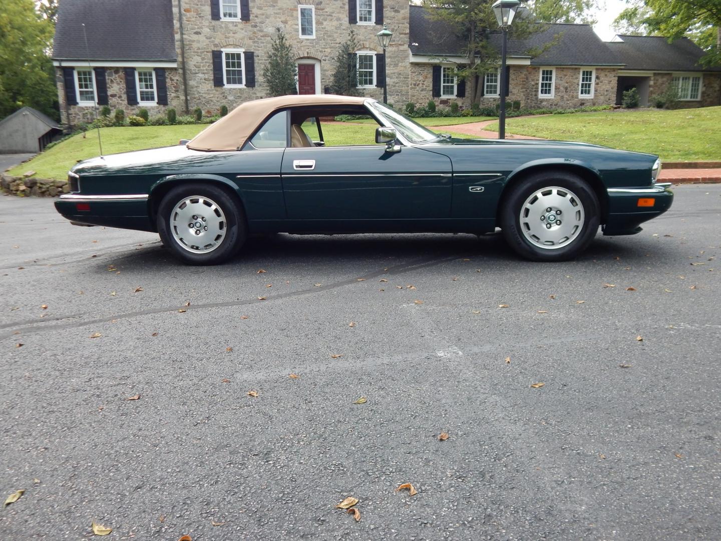 1996 Green /Tan Jaguar XJS 4.0L convertible Celebration Edition (SAJNX2748TC) with an 4.0L L6 DOHC 24V engine, 4A OD transmission, located at 6528 Lower York Road, New Hope, PA, 18938, (215) 862-9555, 40.358707, -74.977882 - Here we have a beautiful 1996 Jaguar XJS Celebration Edition for sale. The Celebration Edition was offered for the last model year of the XJS and came with contrasting color piping on the interior, Jaguar leaper logo on seats, Sapwood walnut wood on interior, chrome mirror caps, twin painted coach l- Photo#8