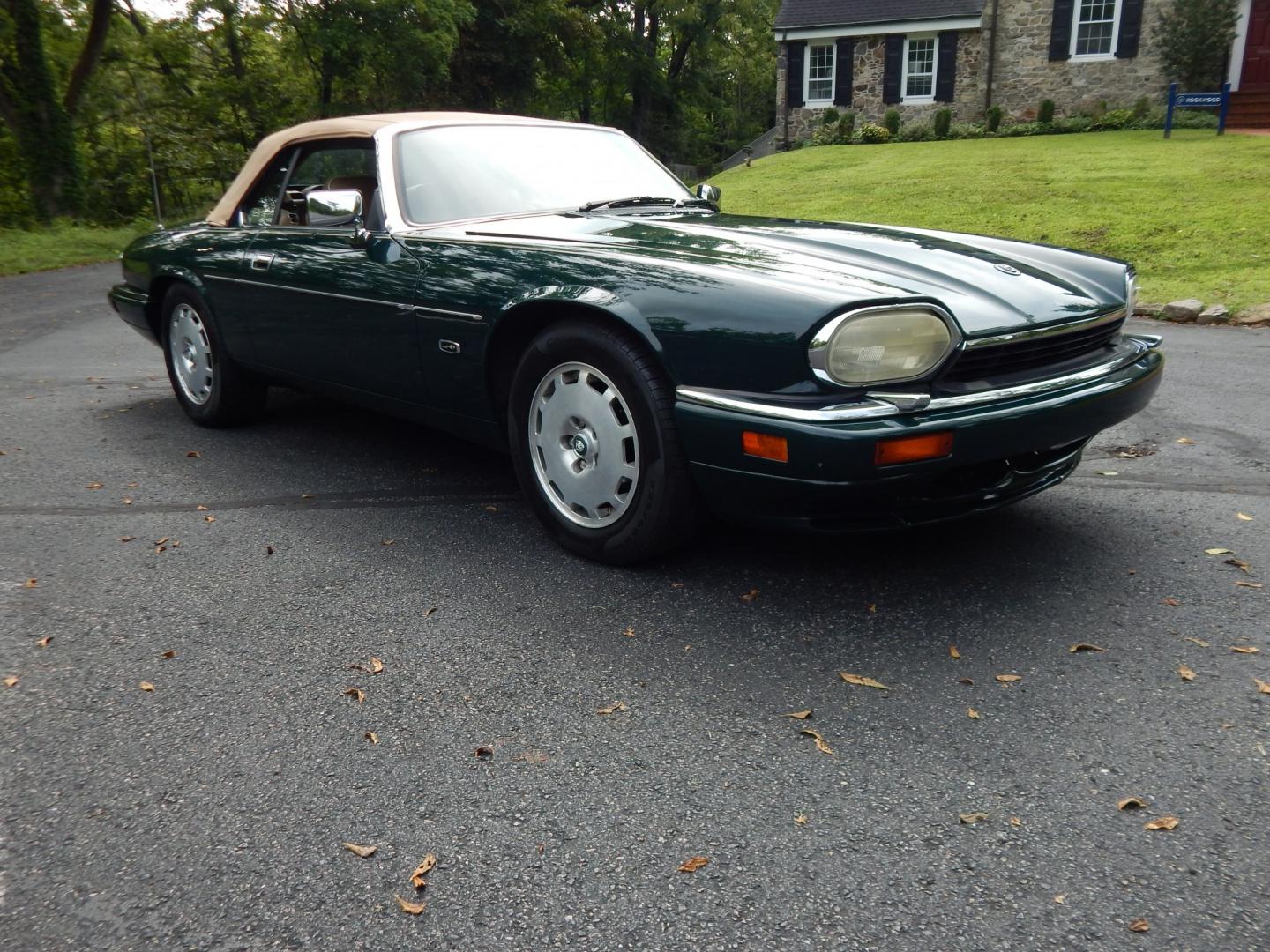 1996 Green /Tan Jaguar XJS 4.0L convertible Celebration Edition (SAJNX2748TC) with an 4.0L L6 DOHC 24V engine, 4A OD transmission, located at 6528 Lower York Road, New Hope, PA, 18938, (215) 862-9555, 40.358707, -74.977882 - Here we have a beautiful 1996 Jaguar XJS Celebration Edition for sale. The Celebration Edition was offered for the last model year of the XJS and came with contrasting color piping on the interior, Jaguar leaper logo on seats, Sapwood walnut wood on interior, chrome mirror caps, twin painted coach l- Photo#9