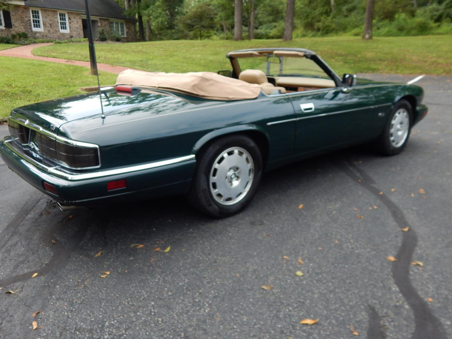 1996 Green /Tan Jaguar XJS 4.0L convertible Celebration Edition (SAJNX2748TC) with an 4.0L L6 DOHC 24V engine, 4A OD transmission, located at 6528 Lower York Road, New Hope, PA, 18938, (215) 862-9555, 40.358707, -74.977882 - Here we have a beautiful 1996 Jaguar XJS Celebration Edition for sale. The Celebration Edition was offered for the last model year of the XJS and came with contrasting color piping on the interior, Jaguar leaper logo on seats, Sapwood walnut wood on interior, chrome mirror caps, twin painted coach l- Photo#10