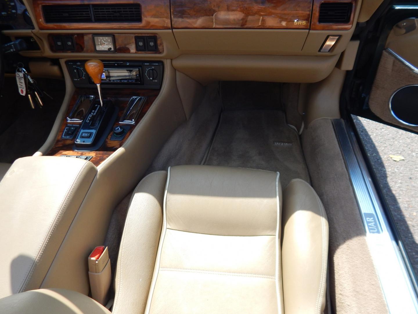 1996 Green /Tan Jaguar XJS 4.0L convertible Celebration Edition (SAJNX2748TC) with an 4.0L L6 DOHC 24V engine, 4A OD transmission, located at 6528 Lower York Road, New Hope, PA, 18938, (215) 862-9555, 40.358707, -74.977882 - Here we have a beautiful 1996 Jaguar XJS Celebration Edition for sale. The Celebration Edition was offered for the last model year of the XJS and came with contrasting color piping on the interior, Jaguar leaper logo on seats, Sapwood walnut wood on interior, chrome mirror caps, twin painted coach l- Photo#19