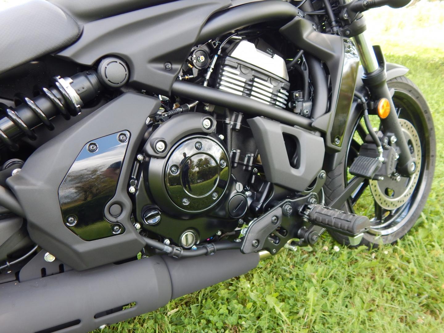 2023 Black /Black Kawasaki EN650 Vulcan S Vulcan S (JKAENEC1XPD) with an 649cc engine, Manual transmission, located at 6528 Lower York Road, New Hope, PA, 18938, (215) 862-9555, 40.358707, -74.977882 - Here we have a ONE OWNER, 560 original miles, Kawasaki Vulcan S. This bike has a 649cc liquid-cooled parallel-twin motor putting power to the rear tire via a manual transmission. This bike combines traditional cruiser comfort with responsive, ninja-derived performance. Starts right up and goes down- Photo#7