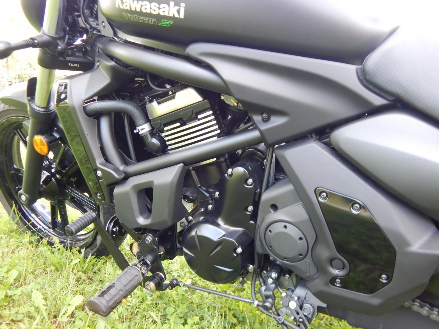 2023 Black /Black Kawasaki EN650 Vulcan S Vulcan S (JKAENEC1XPD) with an 649cc engine, Manual transmission, located at 6528 Lower York Road, New Hope, PA, 18938, (215) 862-9555, 40.358707, -74.977882 - Here we have a ONE OWNER, 560 original miles, Kawasaki Vulcan S. This bike has a 649cc liquid-cooled parallel-twin motor putting power to the rear tire via a manual transmission. This bike combines traditional cruiser comfort with responsive, ninja-derived performance. Starts right up and goes down- Photo#8