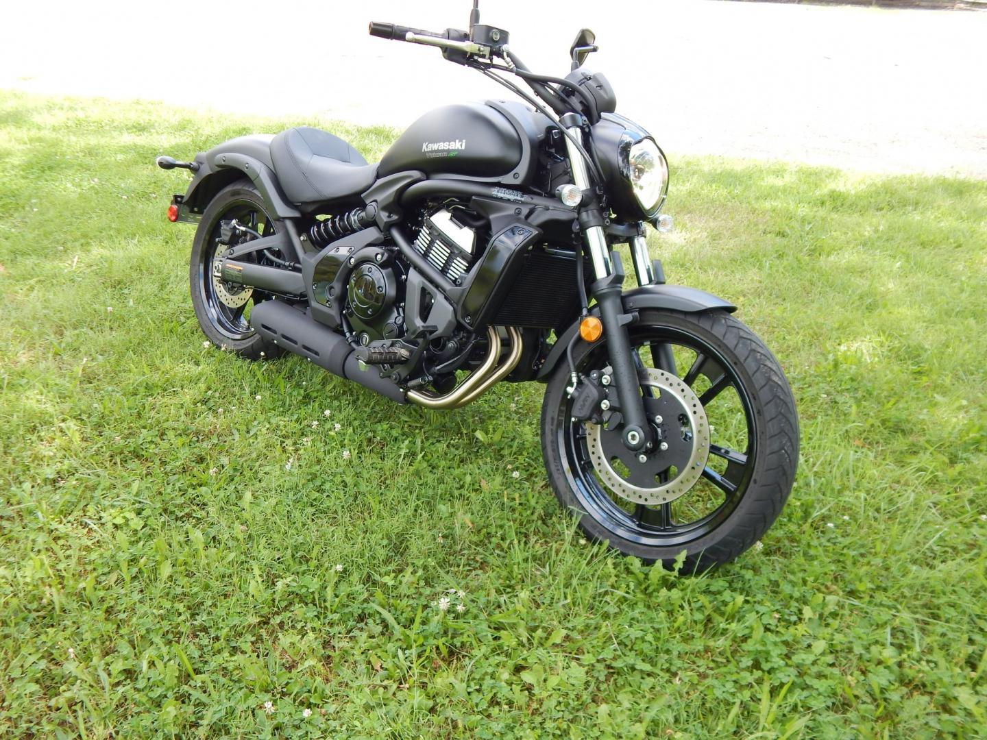 2023 Black /Black Kawasaki EN650 Vulcan S Vulcan S (JKAENEC1XPD) with an 649cc engine, Manual transmission, located at 6528 Lower York Road, New Hope, PA, 18938, (215) 862-9555, 40.358707, -74.977882 - Here we have a ONE OWNER, 560 original miles, Kawasaki Vulcan S. This bike has a 649cc liquid-cooled parallel-twin motor putting power to the rear tire via a manual transmission. This bike combines traditional cruiser comfort with responsive, ninja-derived performance. Starts right up and goes down- Photo#13
