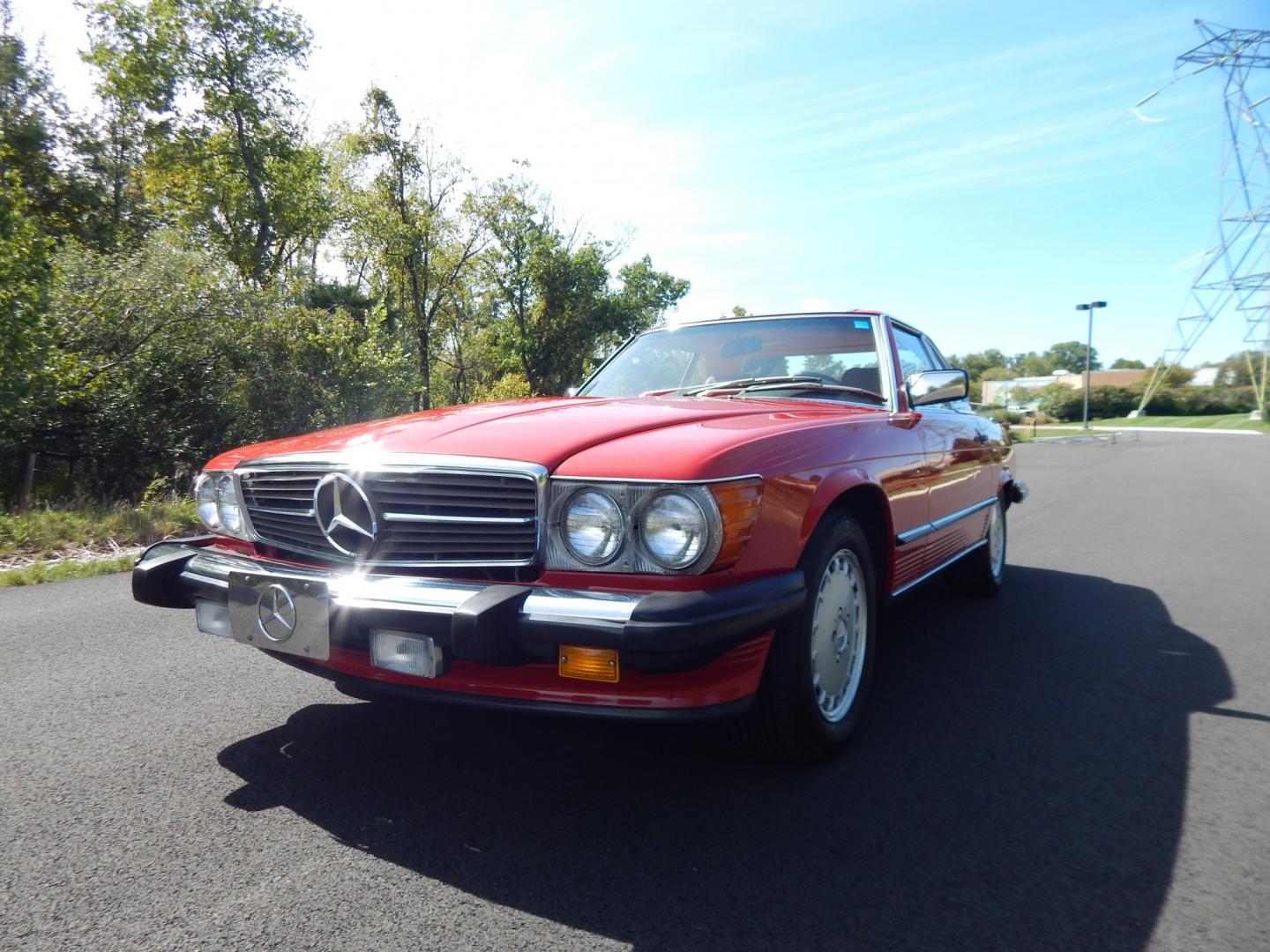 1989 Red /Tan Mercedes-Benz 560 SL convertible (WDBBA48DXKA) with an 5.6L V8 SOHC 16V engine, 4A transmission, located at 6528 Lower York Road, New Hope, PA, 18938, (215) 862-9555, 40.358707, -74.977882 - Here we have a beautiful, ONE OWNER, 1989 Mercedes 560SL. 1989 is the last year of the legendary R107 body style. Options include: 5.5L V8, RWD, automatic transmission, removable hard top, retractable soft top, ABS, power steering, power brakes, limited slip differential, AM/FM/Cassette radio, power- Photo#7