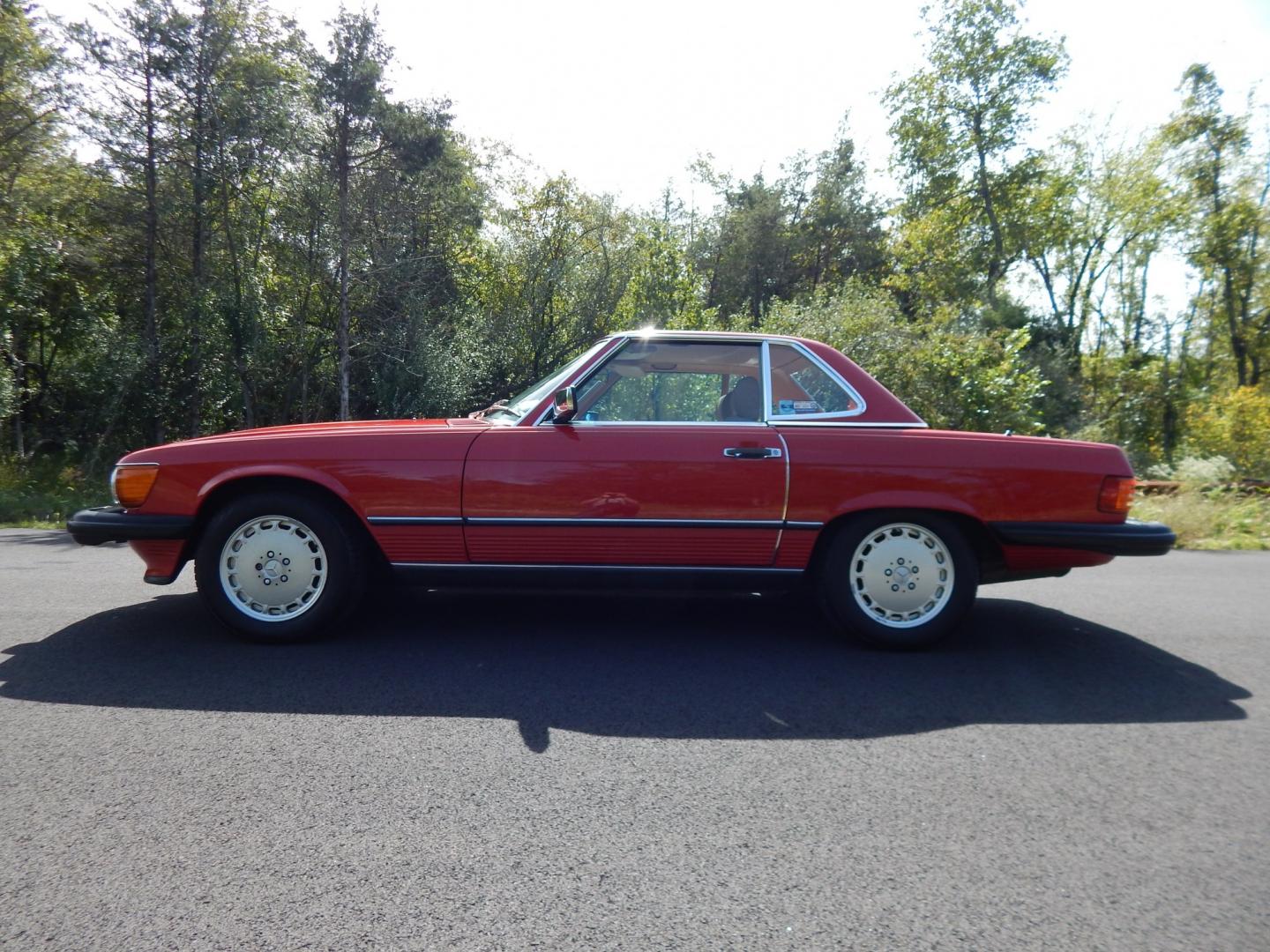 1989 Red /Tan Mercedes-Benz 560 SL convertible (WDBBA48DXKA) with an 5.6L V8 SOHC 16V engine, 4A transmission, located at 6528 Lower York Road, New Hope, PA, 18938, (215) 862-9555, 40.358707, -74.977882 - Here we have a beautiful, ONE OWNER, 1989 Mercedes 560SL. 1989 is the last year of the legendary R107 body style. Options include: 5.5L V8, RWD, automatic transmission, removable hard top, retractable soft top, ABS, power steering, power brakes, limited slip differential, AM/FM/Cassette radio, power- Photo#4