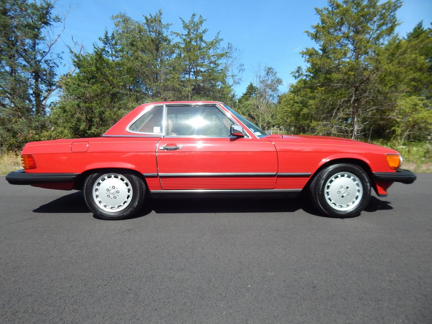 1989 Red /Tan Mercedes-Benz 560 SL convertible (WDBBA48DXKA) with an 5.6L V8 SOHC 16V engine, 4A transmission, located at 6528 Lower York Road, New Hope, PA, 18938, (215) 862-9555, 40.358707, -74.977882 - Here we have a beautiful, ONE OWNER, 1989 Mercedes 560SL. 1989 is the last year of the legendary R107 body style. Options include: 5.5L V8, RWD, automatic transmission, removable hard top, retractable soft top, ABS, power steering, power brakes, limited slip differential, AM/FM/Cassette radio, power- Photo#21