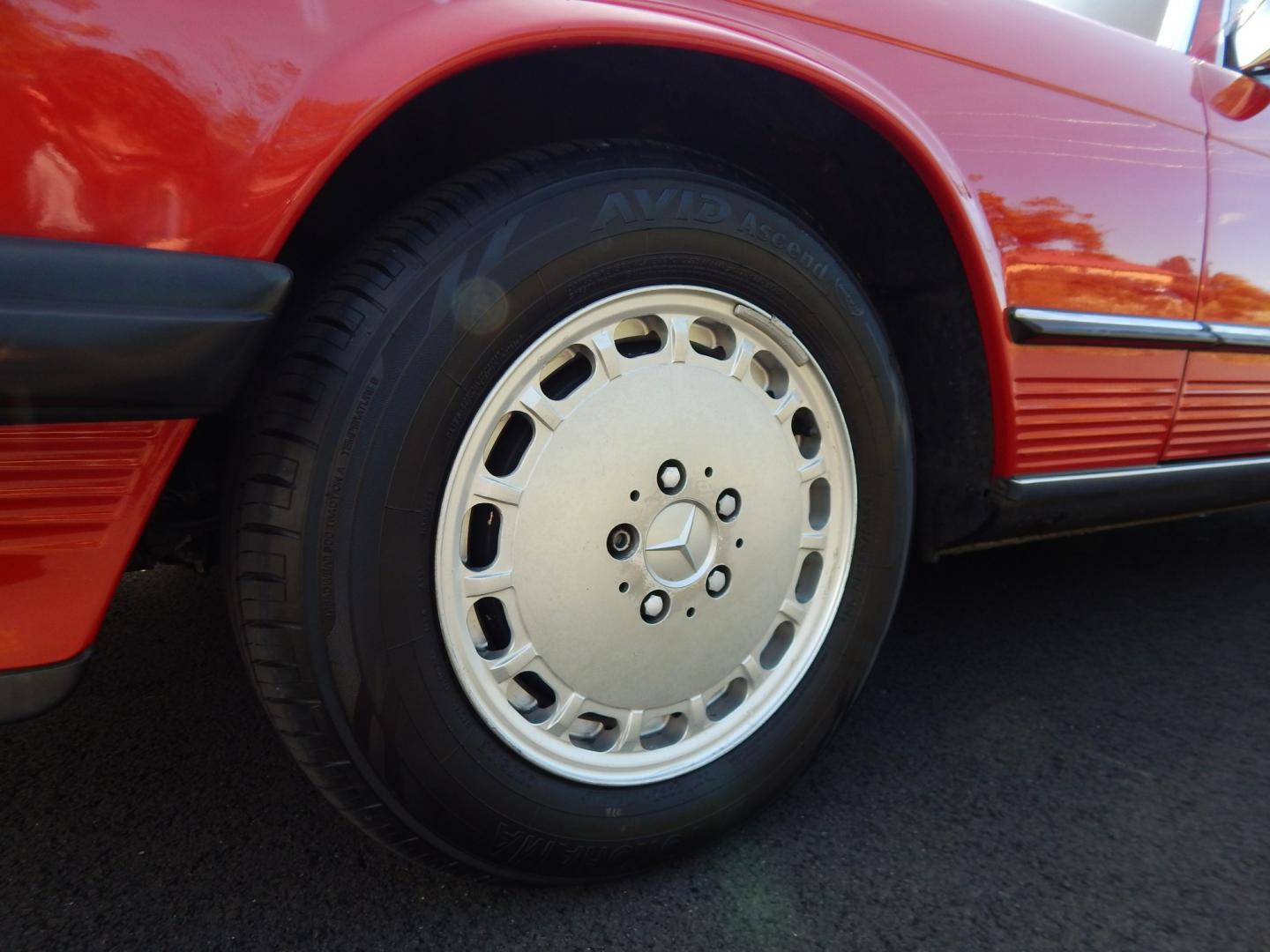 1989 Red /Tan Mercedes-Benz 560 SL convertible (WDBBA48DXKA) with an 5.6L V8 SOHC 16V engine, 4A transmission, located at 6528 Lower York Road, New Hope, PA, 18938, (215) 862-9555, 40.358707, -74.977882 - Here we have a beautiful, ONE OWNER, 1989 Mercedes 560SL. 1989 is the last year of the legendary R107 body style. Options include: 5.5L V8, RWD, automatic transmission, removable hard top, retractable soft top, ABS, power steering, power brakes, limited slip differential, AM/FM/Cassette radio, power- Photo#34