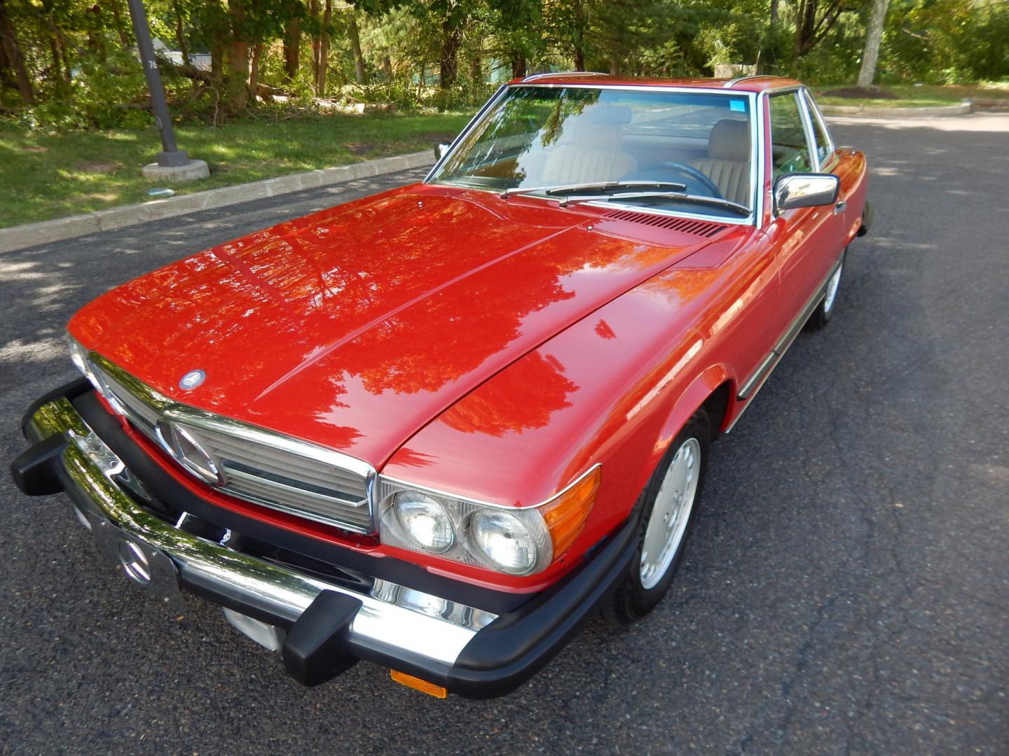 1989 Red /Tan Mercedes-Benz 560 SL convertible (WDBBA48DXKA) with an 5.6L V8 SOHC 16V engine, 4A transmission, located at 6528 Lower York Road, New Hope, PA, 18938, (215) 862-9555, 40.358707, -74.977882 - Here we have a beautiful, ONE OWNER, 1989 Mercedes 560SL. 1989 is the last year of the legendary R107 body style. Options include: 5.5L V8, RWD, automatic transmission, removable hard top, retractable soft top, ABS, power steering, power brakes, limited slip differential, AM/FM/Cassette radio, power- Photo#30