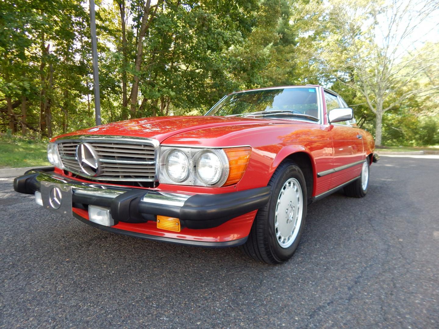 1989 Red /Tan Mercedes-Benz 560 SL convertible (WDBBA48DXKA) with an 5.6L V8 SOHC 16V engine, 4A transmission, located at 6528 Lower York Road, New Hope, PA, 18938, (215) 862-9555, 40.358707, -74.977882 - Here we have a beautiful, ONE OWNER, 1989 Mercedes 560SL. 1989 is the last year of the legendary R107 body style. Options include: 5.5L V8, RWD, automatic transmission, removable hard top, retractable soft top, ABS, power steering, power brakes, limited slip differential, AM/FM/Cassette radio, power- Photo#36