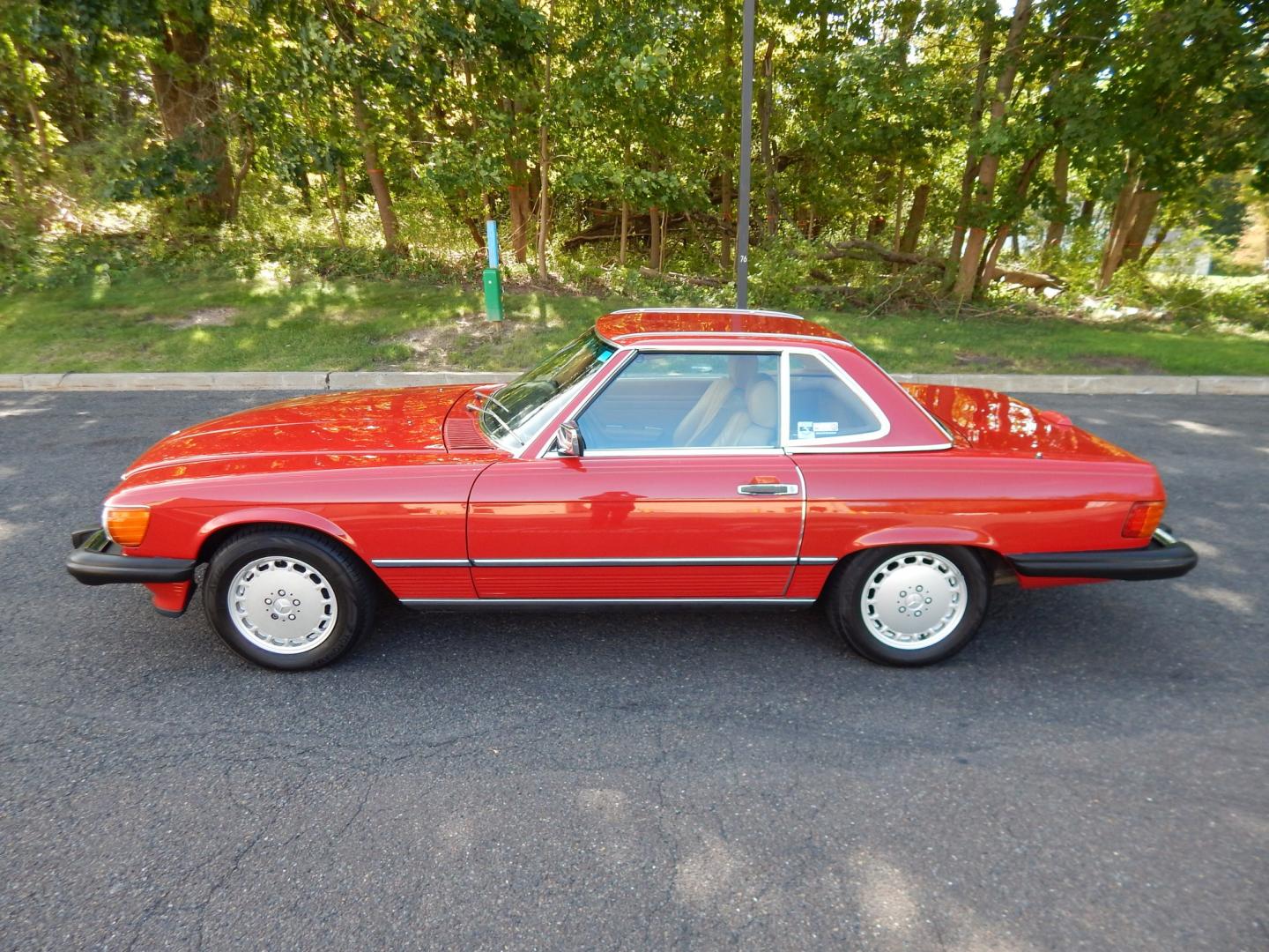 1989 Red /Tan Mercedes-Benz 560 SL convertible (WDBBA48DXKA) with an 5.6L V8 SOHC 16V engine, 4A transmission, located at 6528 Lower York Road, New Hope, PA, 18938, (215) 862-9555, 40.358707, -74.977882 - Here we have a beautiful, ONE OWNER, 1989 Mercedes 560SL. 1989 is the last year of the legendary R107 body style. Options include: 5.5L V8, RWD, automatic transmission, removable hard top, retractable soft top, ABS, power steering, power brakes, limited slip differential, AM/FM/Cassette radio, power- Photo#35