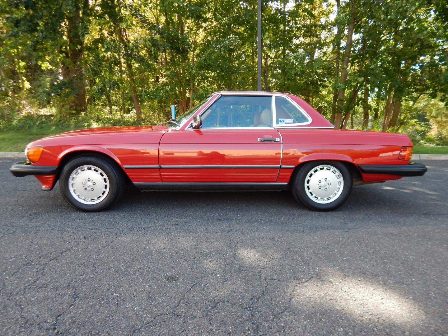 1989 Red /Tan Mercedes-Benz 560 SL convertible (WDBBA48DXKA) with an 5.6L V8 SOHC 16V engine, 4A transmission, located at 6528 Lower York Road, New Hope, PA, 18938, (215) 862-9555, 40.358707, -74.977882 - Here we have a beautiful, ONE OWNER, 1989 Mercedes 560SL. 1989 is the last year of the legendary R107 body style. Options include: 5.5L V8, RWD, automatic transmission, removable hard top, retractable soft top, ABS, power steering, power brakes, limited slip differential, AM/FM/Cassette radio, power- Photo#40