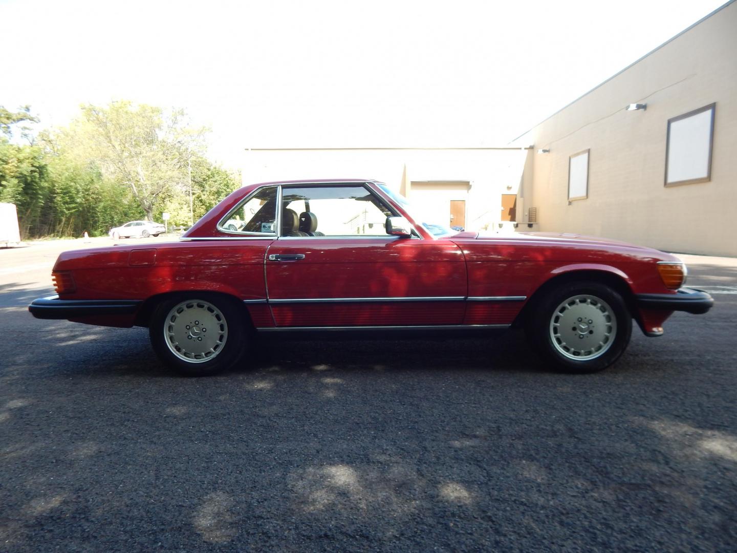 1989 Red /Tan Mercedes-Benz 560 SL convertible (WDBBA48DXKA) with an 5.6L V8 SOHC 16V engine, 4A transmission, located at 6528 Lower York Road, New Hope, PA, 18938, (215) 862-9555, 40.358707, -74.977882 - Here we have a beautiful, ONE OWNER, 1989 Mercedes 560SL. 1989 is the last year of the legendary R107 body style. Options include: 5.5L V8, RWD, automatic transmission, removable hard top, retractable soft top, ABS, power steering, power brakes, limited slip differential, AM/FM/Cassette radio, power- Photo#43