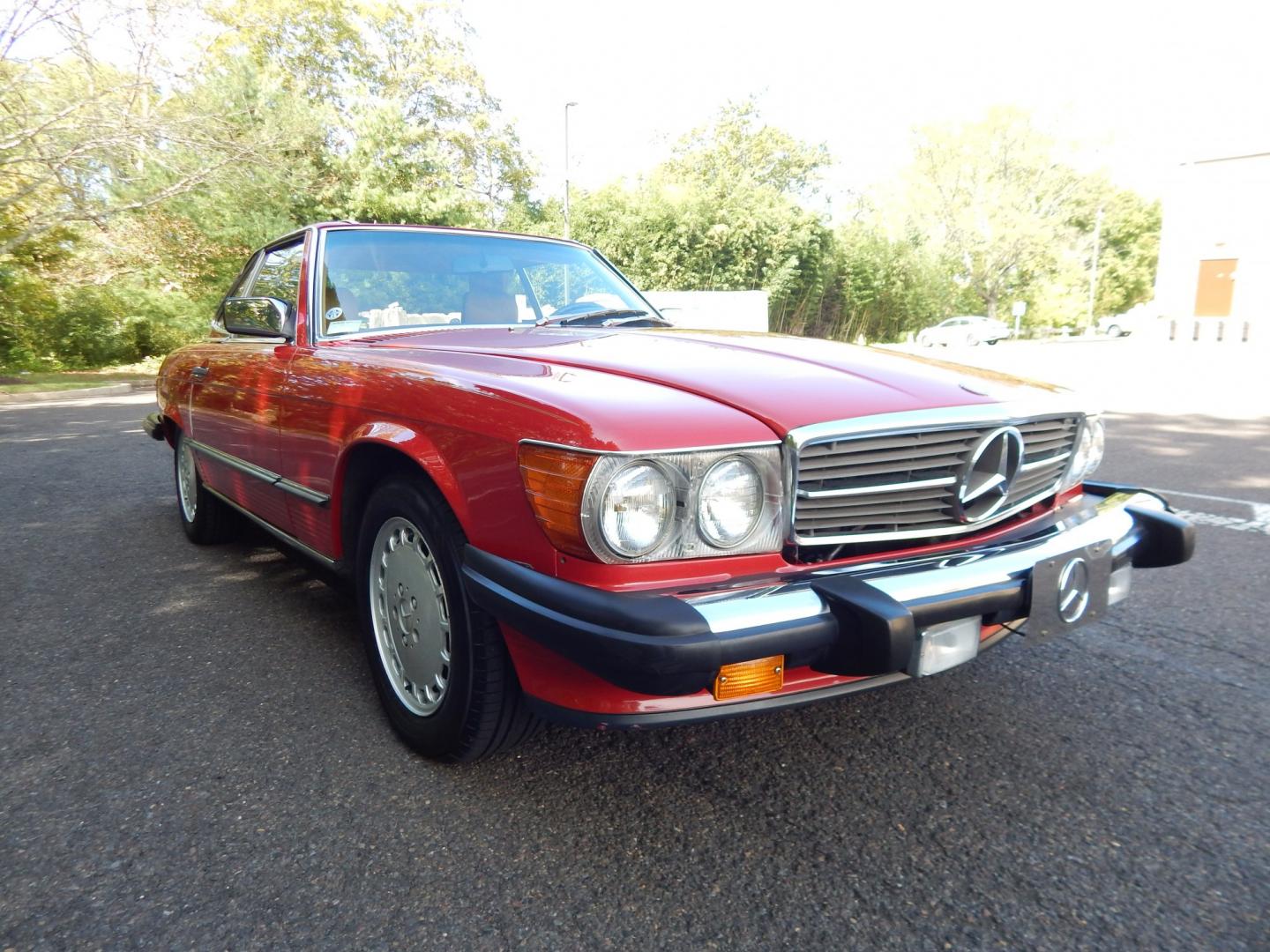 1989 Red /Tan Mercedes-Benz 560 SL convertible (WDBBA48DXKA) with an 5.6L V8 SOHC 16V engine, 4A transmission, located at 6528 Lower York Road, New Hope, PA, 18938, (215) 862-9555, 40.358707, -74.977882 - Here we have a beautiful, ONE OWNER, 1989 Mercedes 560SL. 1989 is the last year of the legendary R107 body style. Options include: 5.5L V8, RWD, automatic transmission, removable hard top, retractable soft top, ABS, power steering, power brakes, limited slip differential, AM/FM/Cassette radio, power- Photo#45