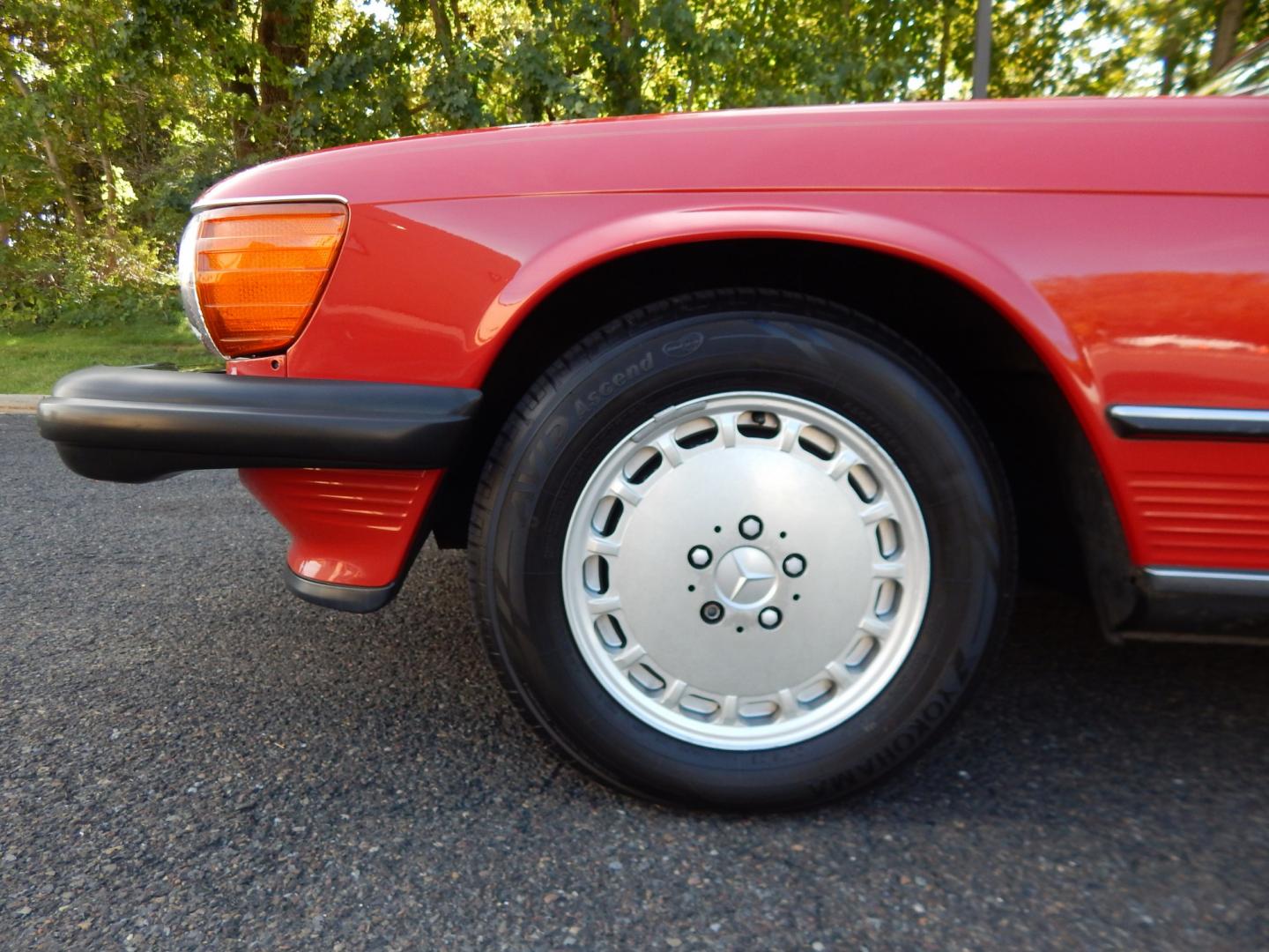 1989 Red /Tan Mercedes-Benz 560 SL convertible (WDBBA48DXKA) with an 5.6L V8 SOHC 16V engine, 4A transmission, located at 6528 Lower York Road, New Hope, PA, 18938, (215) 862-9555, 40.358707, -74.977882 - Here we have a beautiful, ONE OWNER, 1989 Mercedes 560SL. 1989 is the last year of the legendary R107 body style. Options include: 5.5L V8, RWD, automatic transmission, removable hard top, retractable soft top, ABS, power steering, power brakes, limited slip differential, AM/FM/Cassette radio, power- Photo#59