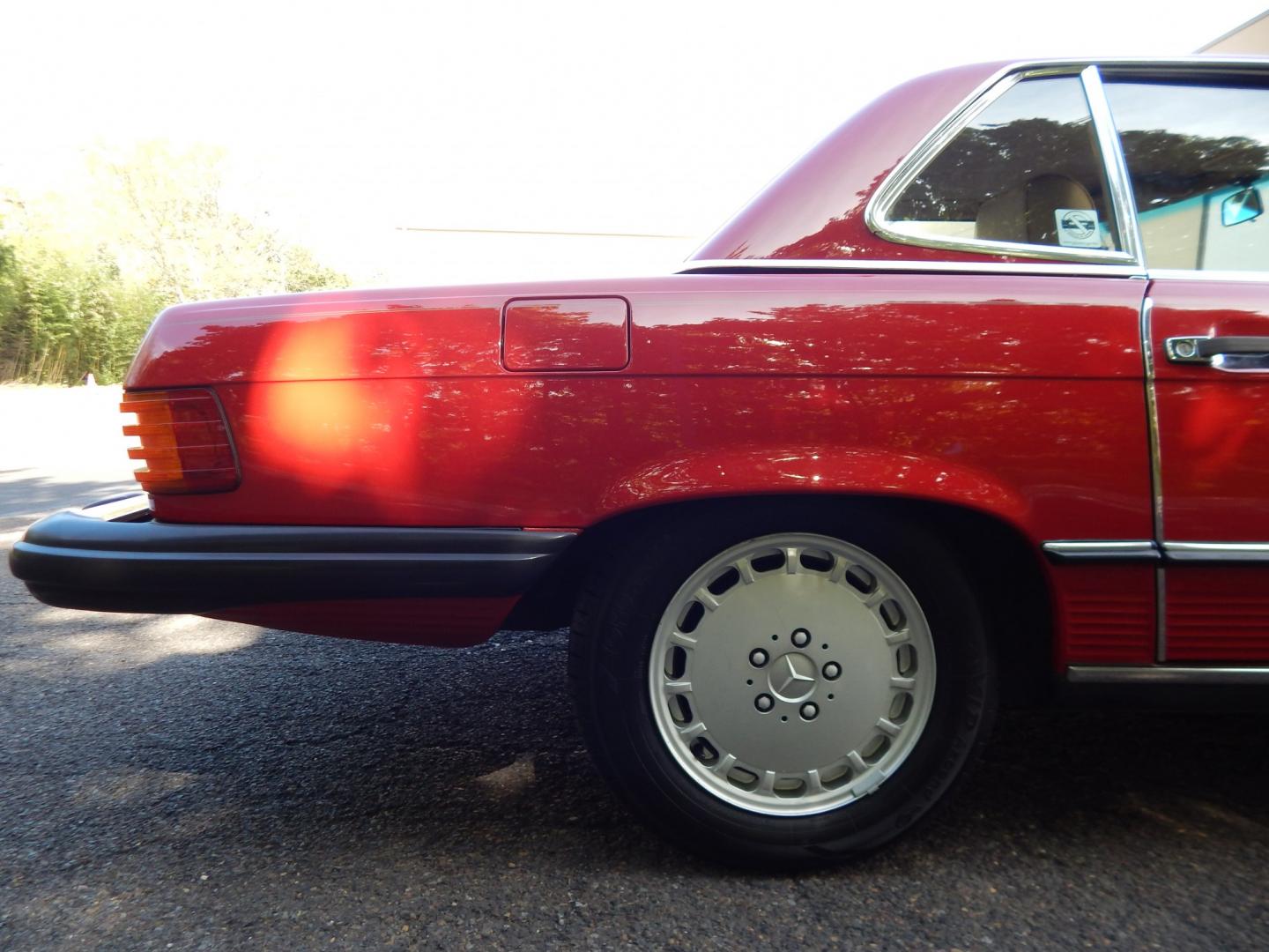 1989 Red /Tan Mercedes-Benz 560 SL convertible (WDBBA48DXKA) with an 5.6L V8 SOHC 16V engine, 4A transmission, located at 6528 Lower York Road, New Hope, PA, 18938, (215) 862-9555, 40.358707, -74.977882 - Here we have a beautiful, ONE OWNER, 1989 Mercedes 560SL. 1989 is the last year of the legendary R107 body style. Options include: 5.5L V8, RWD, automatic transmission, removable hard top, retractable soft top, ABS, power steering, power brakes, limited slip differential, AM/FM/Cassette radio, power- Photo#62