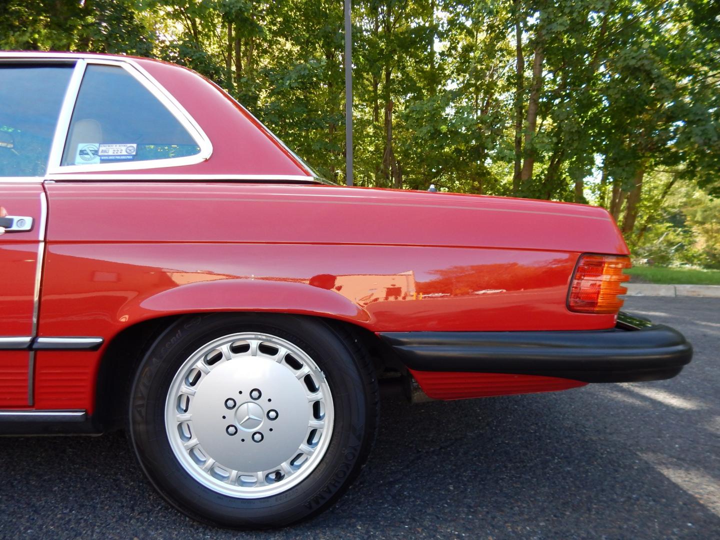 1989 Red /Tan Mercedes-Benz 560 SL convertible (WDBBA48DXKA) with an 5.6L V8 SOHC 16V engine, 4A transmission, located at 6528 Lower York Road, New Hope, PA, 18938, (215) 862-9555, 40.358707, -74.977882 - Here we have a beautiful, ONE OWNER, 1989 Mercedes 560SL. 1989 is the last year of the legendary R107 body style. Options include: 5.5L V8, RWD, automatic transmission, removable hard top, retractable soft top, ABS, power steering, power brakes, limited slip differential, AM/FM/Cassette radio, power- Photo#61