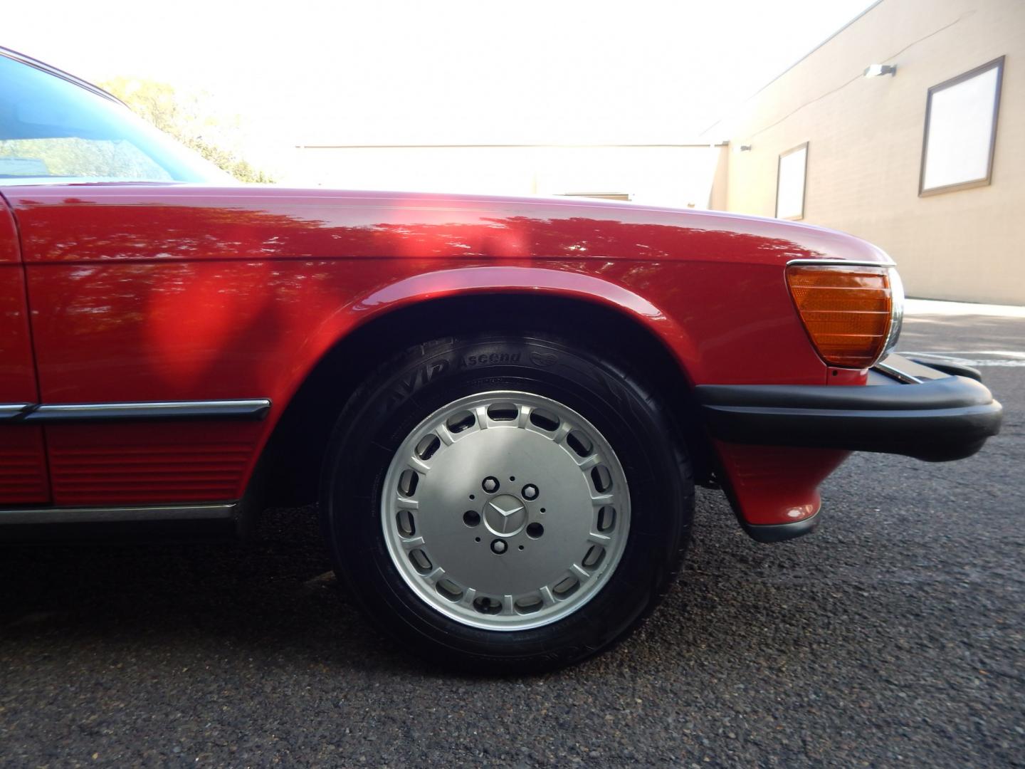 1989 Red /Tan Mercedes-Benz 560 SL convertible (WDBBA48DXKA) with an 5.6L V8 SOHC 16V engine, 4A transmission, located at 6528 Lower York Road, New Hope, PA, 18938, (215) 862-9555, 40.358707, -74.977882 - Here we have a beautiful, ONE OWNER, 1989 Mercedes 560SL. 1989 is the last year of the legendary R107 body style. Options include: 5.5L V8, RWD, automatic transmission, removable hard top, retractable soft top, ABS, power steering, power brakes, limited slip differential, AM/FM/Cassette radio, power- Photo#64
