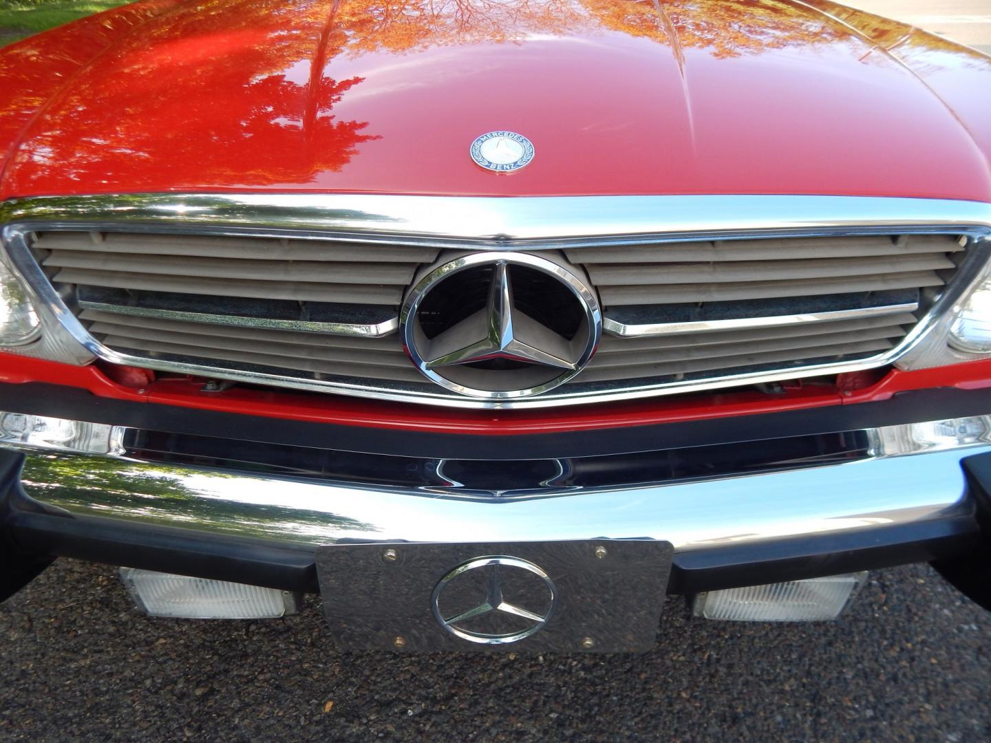 1989 Red /Tan Mercedes-Benz 560 SL convertible (WDBBA48DXKA) with an 5.6L V8 SOHC 16V engine, 4A transmission, located at 6528 Lower York Road, New Hope, PA, 18938, (215) 862-9555, 40.358707, -74.977882 - Here we have a beautiful, ONE OWNER, 1989 Mercedes 560SL. 1989 is the last year of the legendary R107 body style. Options include: 5.5L V8, RWD, automatic transmission, removable hard top, retractable soft top, ABS, power steering, power brakes, limited slip differential, AM/FM/Cassette radio, power- Photo#67