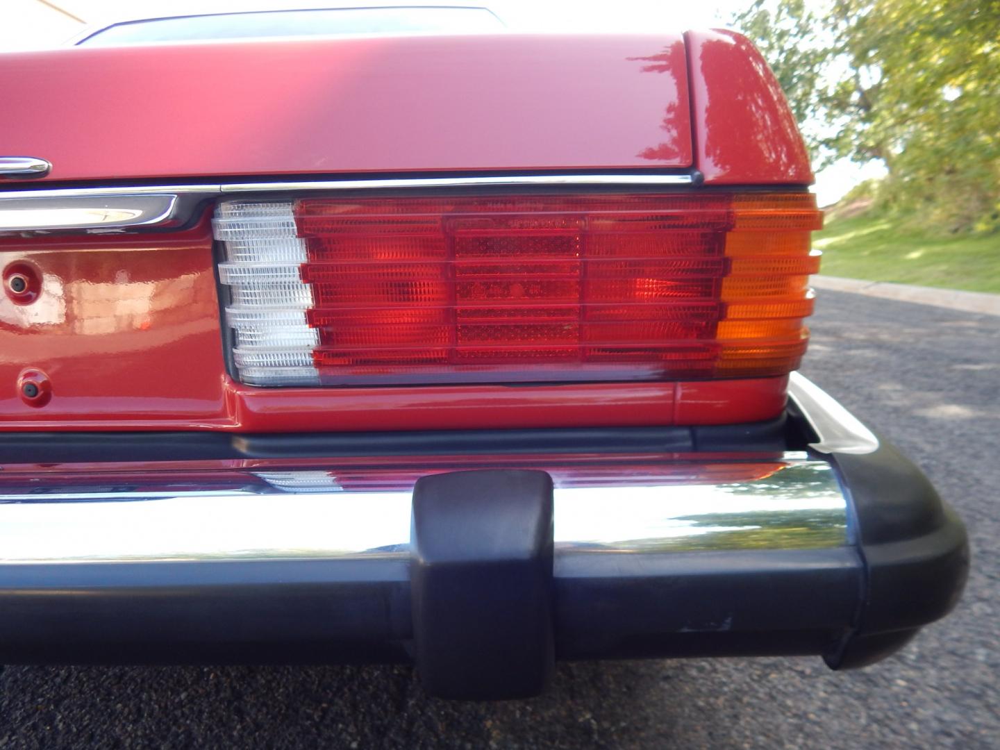 1989 Red /Tan Mercedes-Benz 560 SL convertible (WDBBA48DXKA) with an 5.6L V8 SOHC 16V engine, 4A transmission, located at 6528 Lower York Road, New Hope, PA, 18938, (215) 862-9555, 40.358707, -74.977882 - Here we have a beautiful, ONE OWNER, 1989 Mercedes 560SL. 1989 is the last year of the legendary R107 body style. Options include: 5.5L V8, RWD, automatic transmission, removable hard top, retractable soft top, ABS, power steering, power brakes, limited slip differential, AM/FM/Cassette radio, power- Photo#68