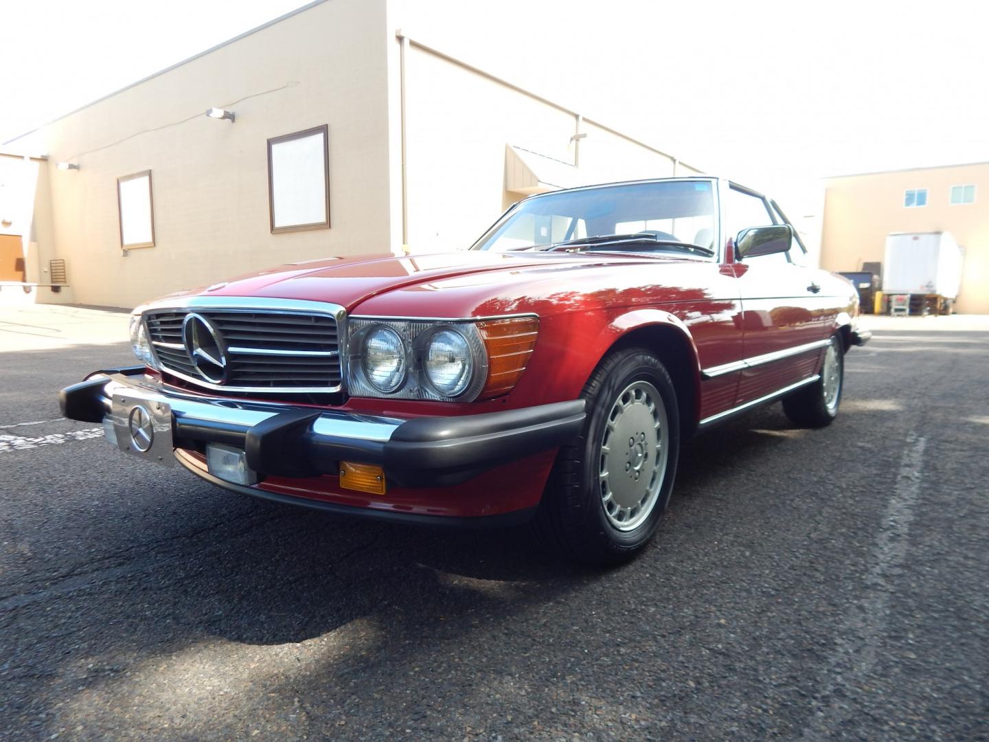1989 Red /Tan Mercedes-Benz 560 SL convertible (WDBBA48DXKA) with an 5.6L V8 SOHC 16V engine, 4A transmission, located at 6528 Lower York Road, New Hope, PA, 18938, (215) 862-9555, 40.358707, -74.977882 - Here we have a beautiful, ONE OWNER, 1989 Mercedes 560SL. 1989 is the last year of the legendary R107 body style. Options include: 5.5L V8, RWD, automatic transmission, removable hard top, retractable soft top, ABS, power steering, power brakes, limited slip differential, AM/FM/Cassette radio, power- Photo#69