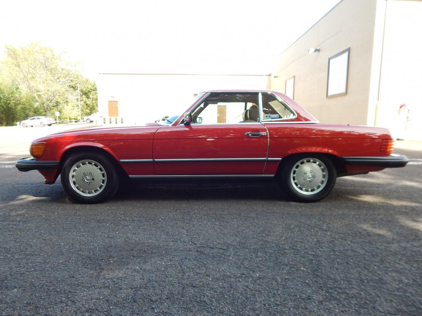1989 Red /Tan Mercedes-Benz 560 SL convertible (WDBBA48DXKA) with an 5.6L V8 SOHC 16V engine, 4A transmission, located at 6528 Lower York Road, New Hope, PA, 18938, (215) 862-9555, 40.358707, -74.977882 - Here we have a beautiful, ONE OWNER, 1989 Mercedes 560SL. 1989 is the last year of the legendary R107 body style. Options include: 5.5L V8, RWD, automatic transmission, removable hard top, retractable soft top, ABS, power steering, power brakes, limited slip differential, AM/FM/Cassette radio, power- Photo#80