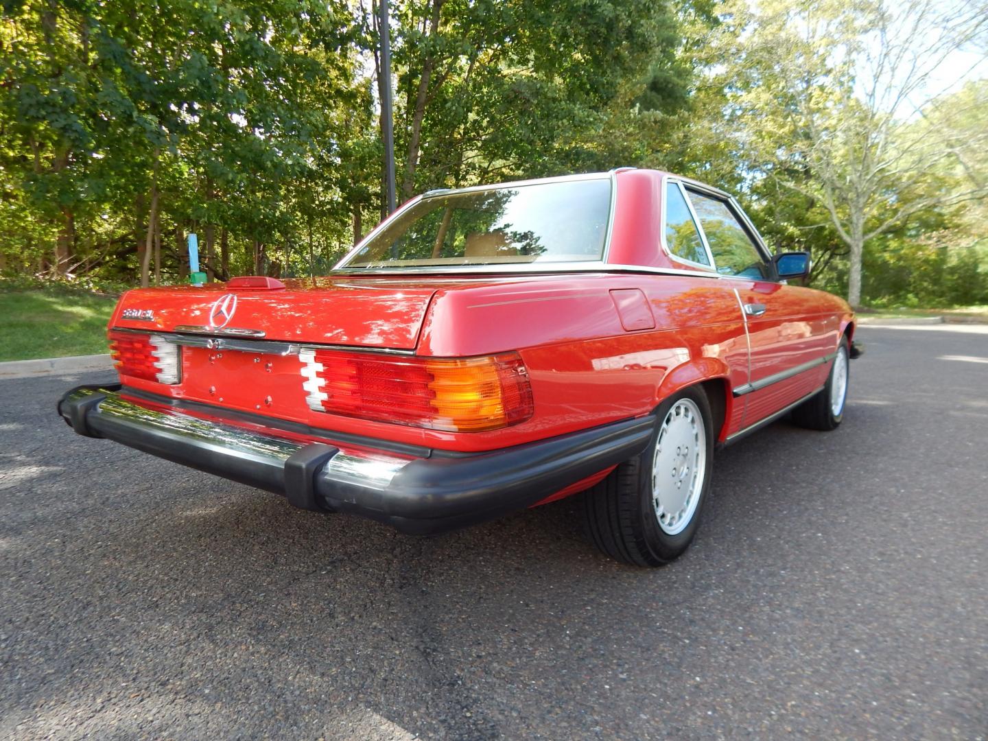 1989 Red /Tan Mercedes-Benz 560 SL convertible (WDBBA48DXKA) with an 5.6L V8 SOHC 16V engine, 4A transmission, located at 6528 Lower York Road, New Hope, PA, 18938, (215) 862-9555, 40.358707, -74.977882 - Here we have a beautiful, ONE OWNER, 1989 Mercedes 560SL. 1989 is the last year of the legendary R107 body style. Options include: 5.5L V8, RWD, automatic transmission, removable hard top, retractable soft top, ABS, power steering, power brakes, limited slip differential, AM/FM/Cassette radio, power- Photo#86