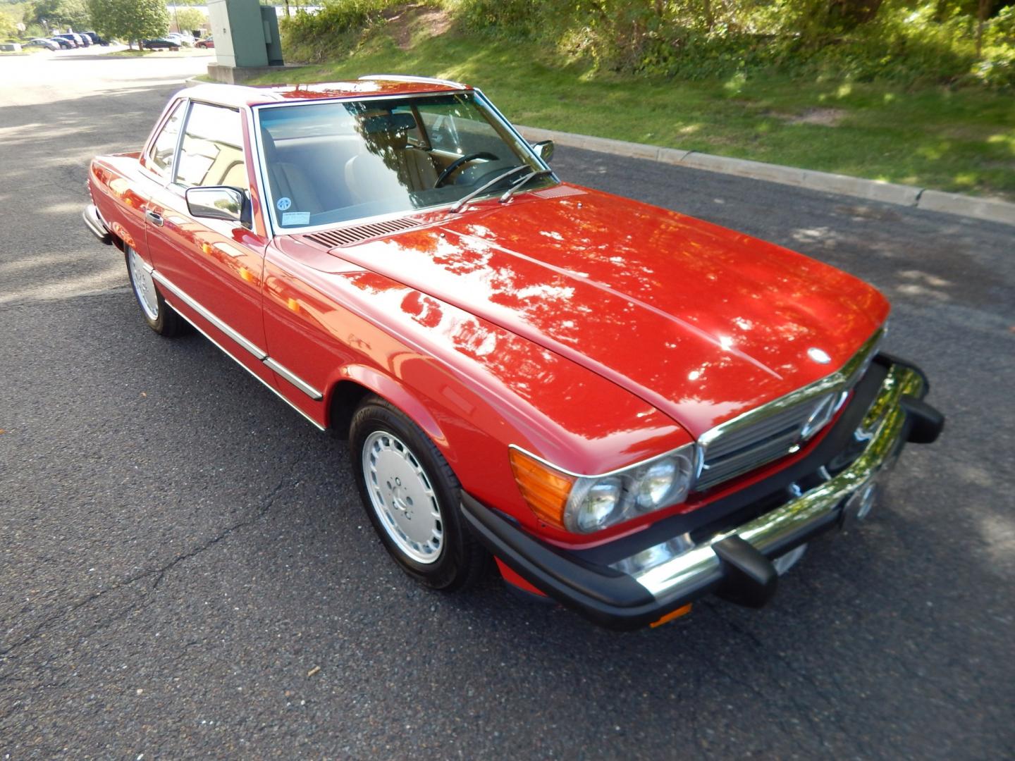 1989 Red /Tan Mercedes-Benz 560 SL convertible (WDBBA48DXKA) with an 5.6L V8 SOHC 16V engine, 4A transmission, located at 6528 Lower York Road, New Hope, PA, 18938, (215) 862-9555, 40.358707, -74.977882 - Here we have a beautiful, ONE OWNER, 1989 Mercedes 560SL. 1989 is the last year of the legendary R107 body style. Options include: 5.5L V8, RWD, automatic transmission, removable hard top, retractable soft top, ABS, power steering, power brakes, limited slip differential, AM/FM/Cassette radio, power- Photo#89