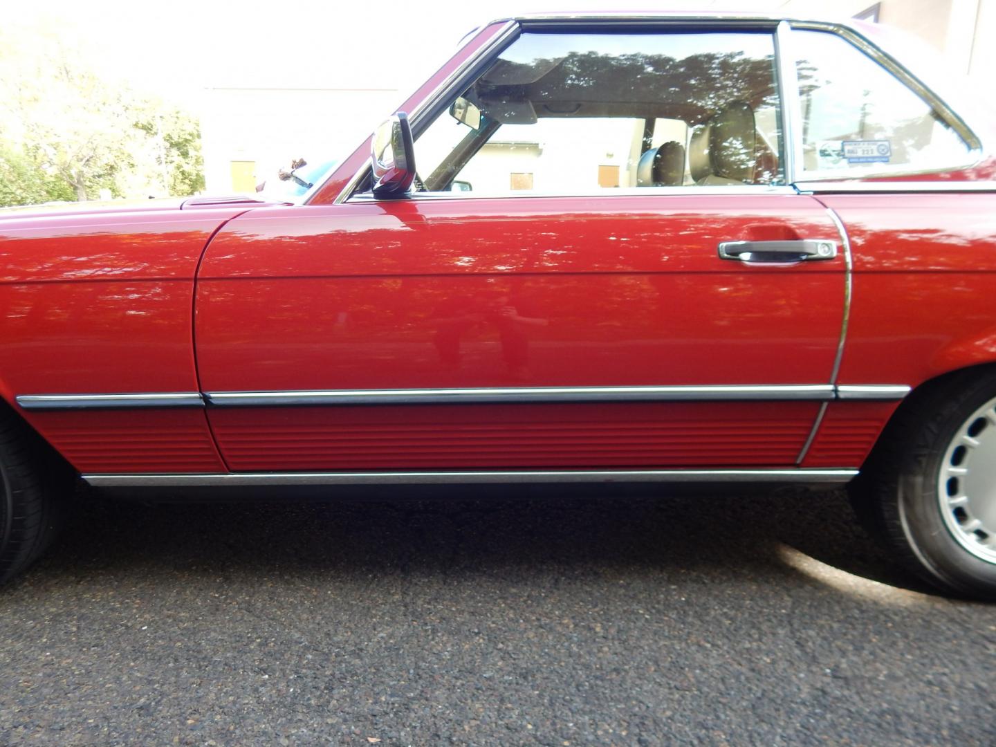 1989 Red /Tan Mercedes-Benz 560 SL convertible (WDBBA48DXKA) with an 5.6L V8 SOHC 16V engine, 4A transmission, located at 6528 Lower York Road, New Hope, PA, 18938, (215) 862-9555, 40.358707, -74.977882 - Here we have a beautiful, ONE OWNER, 1989 Mercedes 560SL. 1989 is the last year of the legendary R107 body style. Options include: 5.5L V8, RWD, automatic transmission, removable hard top, retractable soft top, ABS, power steering, power brakes, limited slip differential, AM/FM/Cassette radio, power- Photo#96