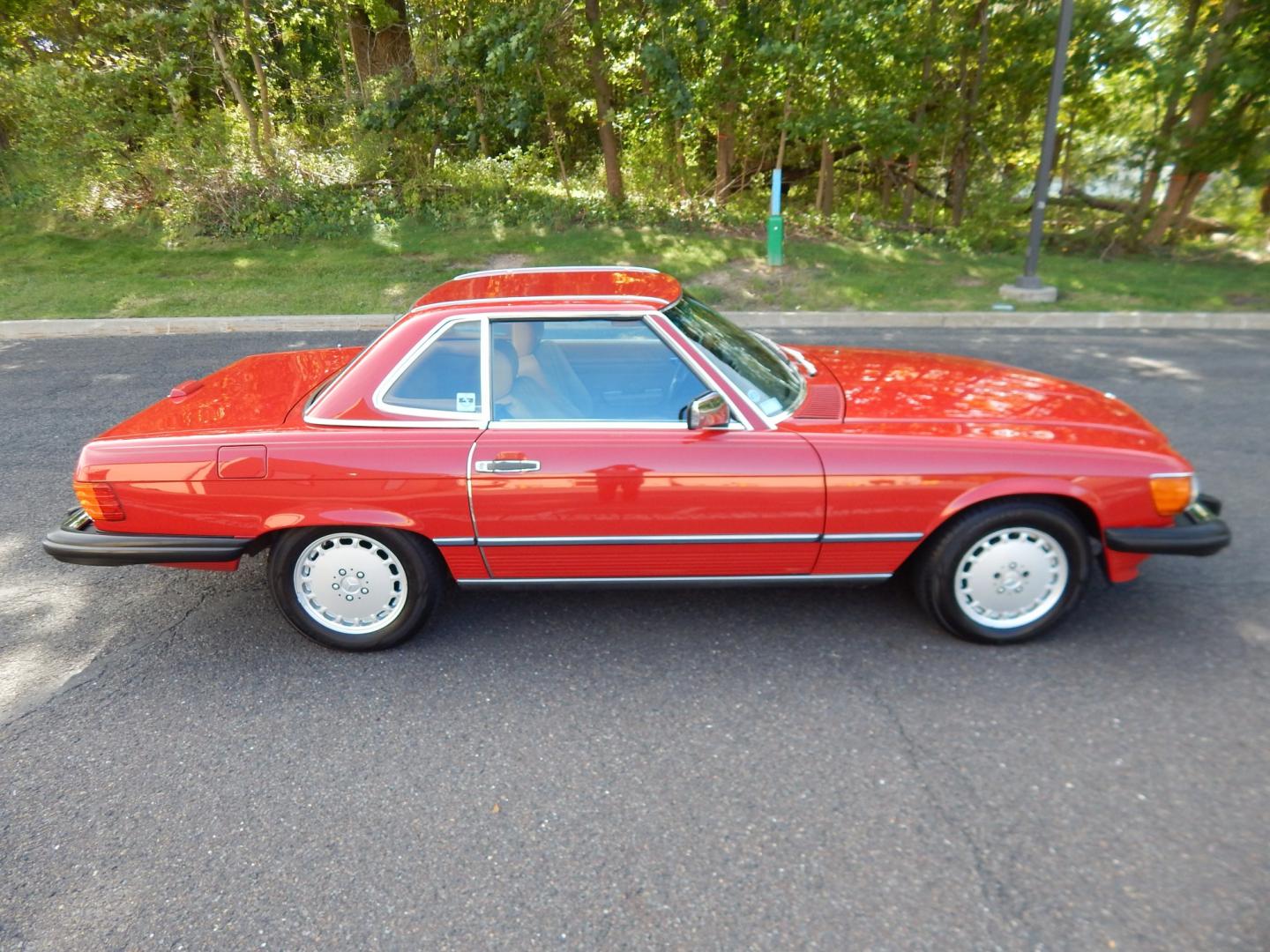 1989 Red /Tan Mercedes-Benz 560 SL convertible (WDBBA48DXKA) with an 5.6L V8 SOHC 16V engine, 4A transmission, located at 6528 Lower York Road, New Hope, PA, 18938, (215) 862-9555, 40.358707, -74.977882 - Here we have a beautiful, ONE OWNER, 1989 Mercedes 560SL. 1989 is the last year of the legendary R107 body style. Options include: 5.5L V8, RWD, automatic transmission, removable hard top, retractable soft top, ABS, power steering, power brakes, limited slip differential, AM/FM/Cassette radio, power- Photo#87