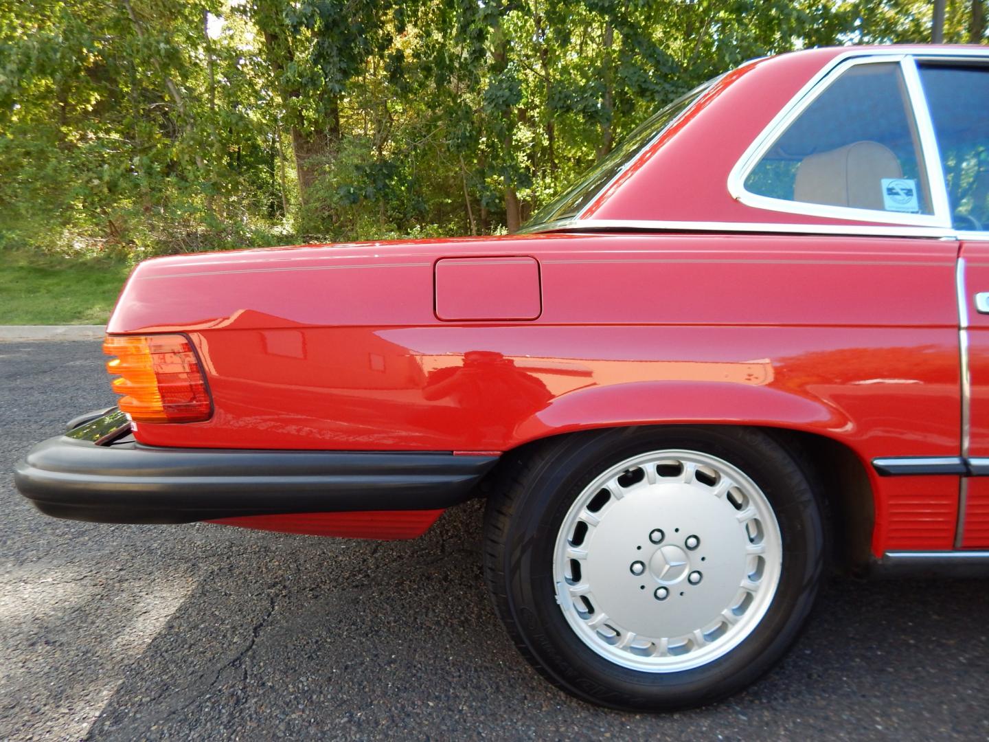 1989 Red /Tan Mercedes-Benz 560 SL convertible (WDBBA48DXKA) with an 5.6L V8 SOHC 16V engine, 4A transmission, located at 6528 Lower York Road, New Hope, PA, 18938, (215) 862-9555, 40.358707, -74.977882 - Here we have a beautiful, ONE OWNER, 1989 Mercedes 560SL. 1989 is the last year of the legendary R107 body style. Options include: 5.5L V8, RWD, automatic transmission, removable hard top, retractable soft top, ABS, power steering, power brakes, limited slip differential, AM/FM/Cassette radio, power- Photo#98