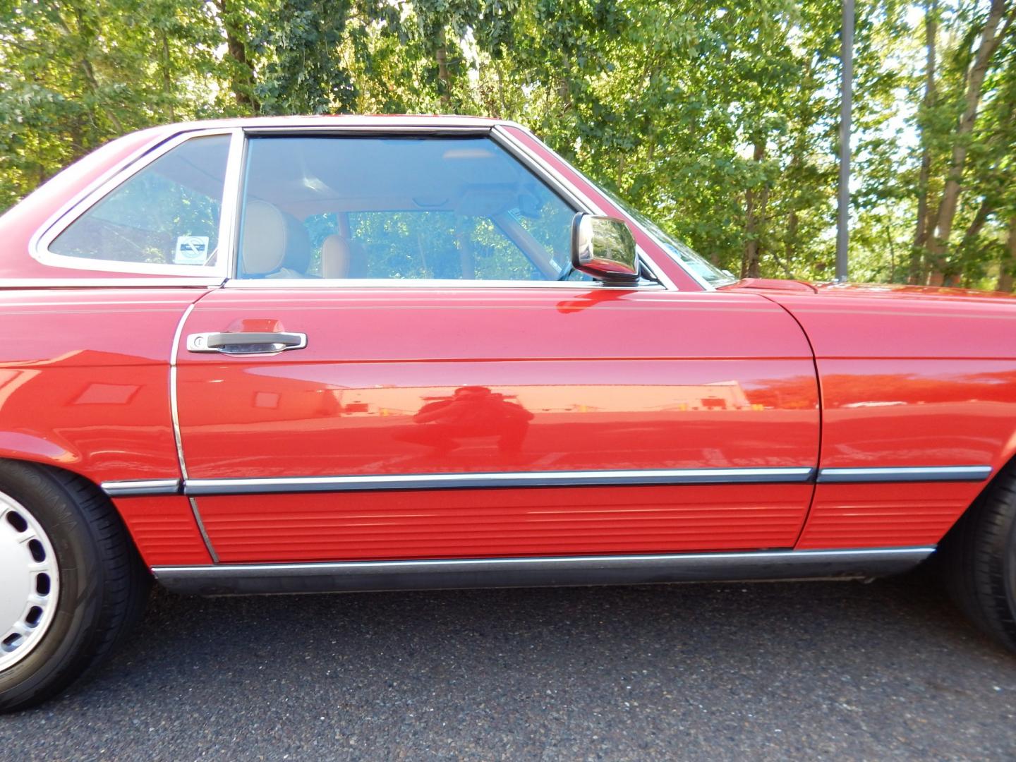 1989 Red /Tan Mercedes-Benz 560 SL convertible (WDBBA48DXKA) with an 5.6L V8 SOHC 16V engine, 4A transmission, located at 6528 Lower York Road, New Hope, PA, 18938, (215) 862-9555, 40.358707, -74.977882 - Here we have a beautiful, ONE OWNER, 1989 Mercedes 560SL. 1989 is the last year of the legendary R107 body style. Options include: 5.5L V8, RWD, automatic transmission, removable hard top, retractable soft top, ABS, power steering, power brakes, limited slip differential, AM/FM/Cassette radio, power- Photo#99