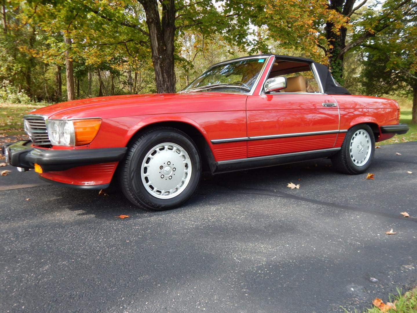 1989 Red /Tan Mercedes-Benz 560 SL convertible (WDBBA48DXKA) with an 5.6L V8 SOHC 16V engine, 4A transmission, located at 6528 Lower York Road, New Hope, PA, 18938, (215) 862-9555, 40.358707, -74.977882 - Here we have a beautiful, ONE OWNER, 1989 Mercedes 560SL. 1989 is the last year of the legendary R107 body style. Options include: 5.5L V8, RWD, automatic transmission, removable hard top, retractable soft top, ABS, power steering, power brakes, limited slip differential, AM/FM/Cassette radio, power- Photo#19