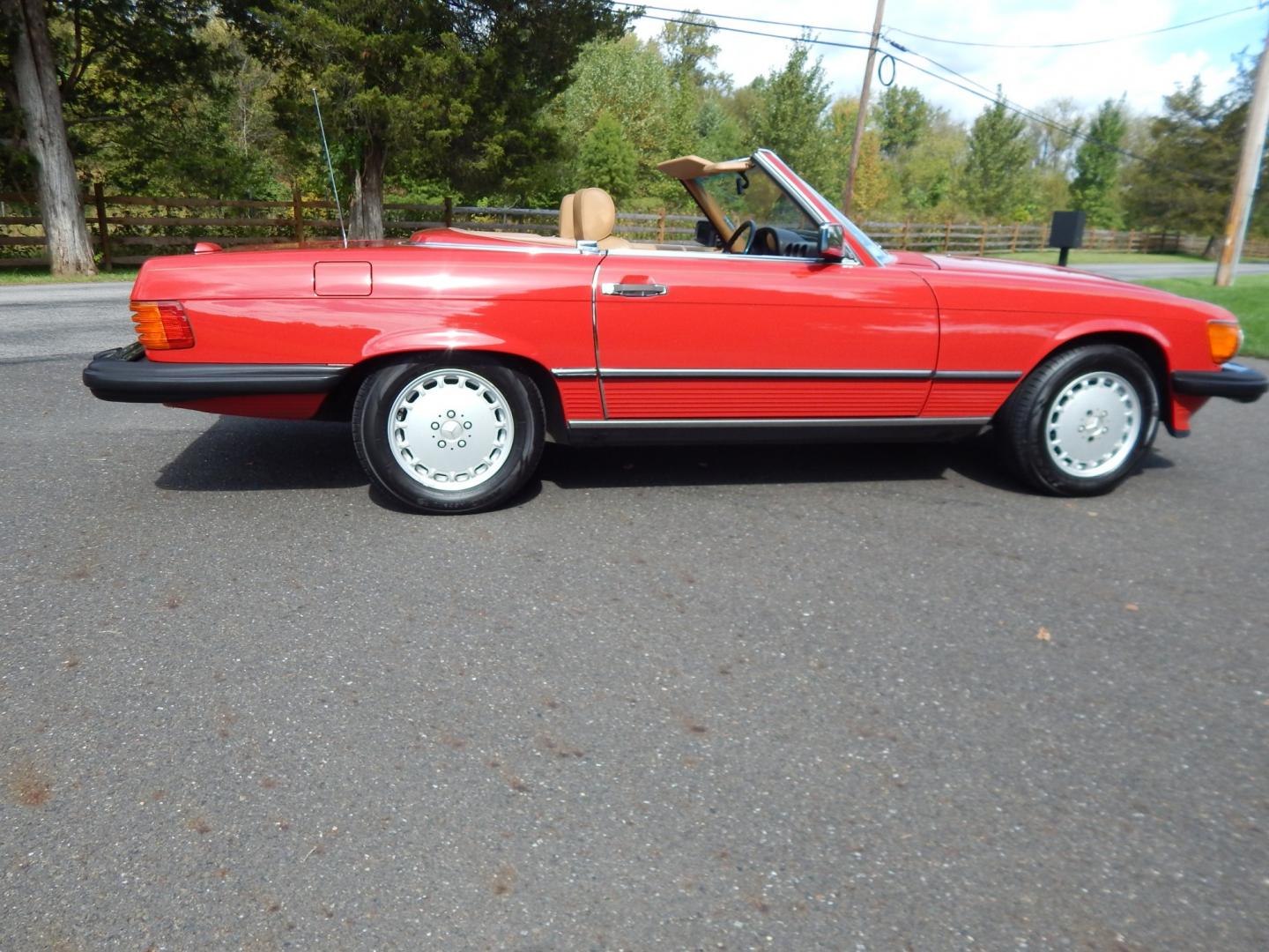 1989 Red /Tan Mercedes-Benz 560 SL convertible (WDBBA48DXKA) with an 5.6L V8 SOHC 16V engine, 4A transmission, located at 6528 Lower York Road, New Hope, PA, 18938, (215) 862-9555, 40.358707, -74.977882 - Here we have a beautiful, ONE OWNER, 1989 Mercedes 560SL. 1989 is the last year of the legendary R107 body style. Options include: 5.5L V8, RWD, automatic transmission, removable hard top, retractable soft top, ABS, power steering, power brakes, limited slip differential, AM/FM/Cassette radio, power- Photo#92
