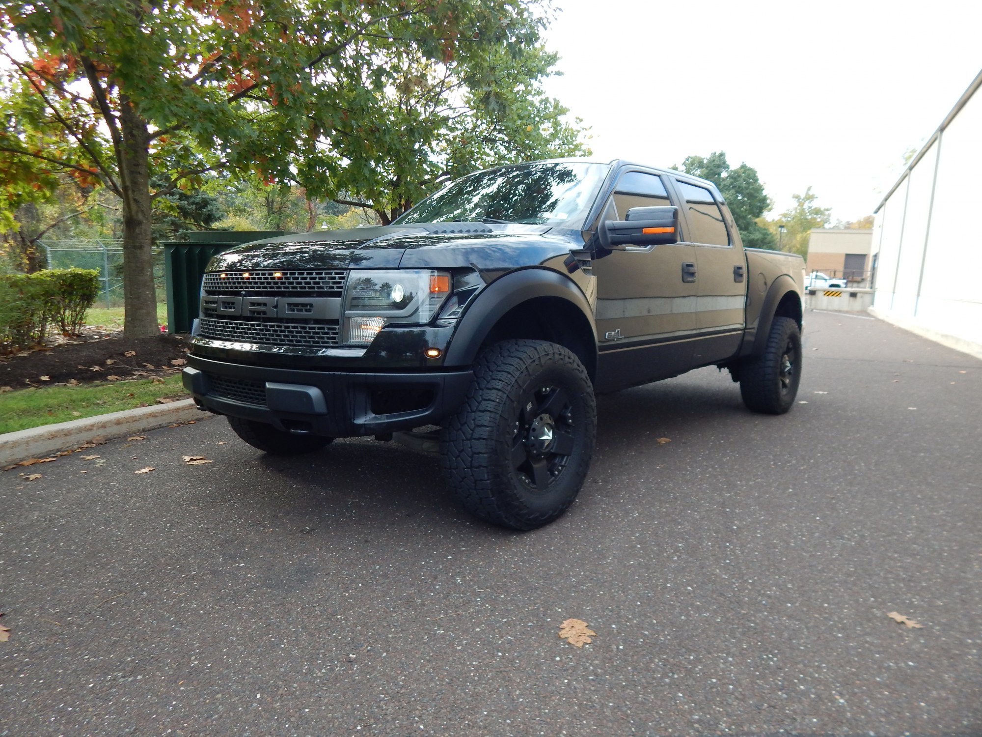 photo of 2013 Ford F-150 SVT Raptor SuperCrew 5.5-ft. Bed 4WD