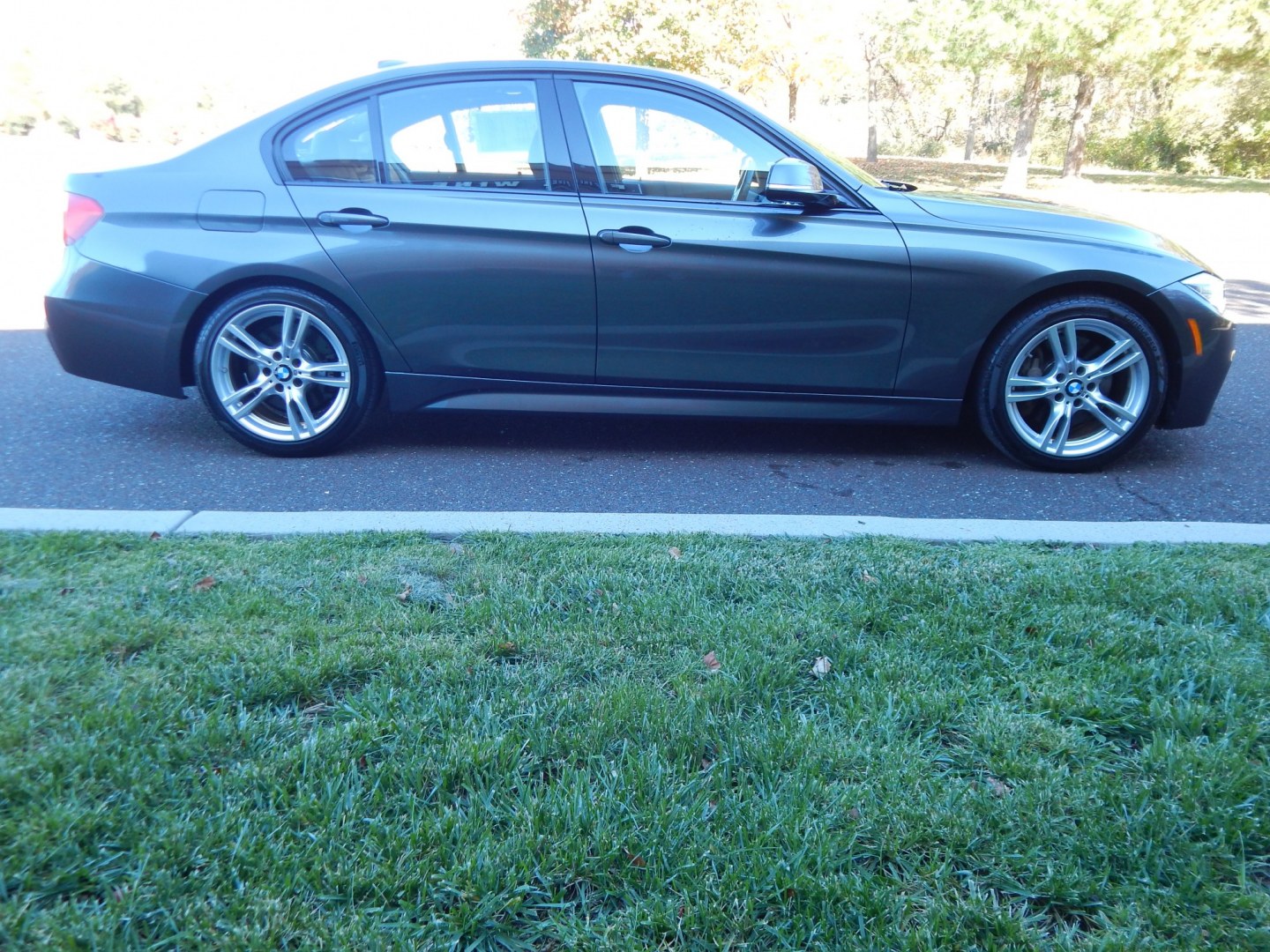 2014 Gray /Black Leather BMW 3-Series 335i xDrive Sedan (WBA3B9C55EF) with an 3.0L L6 DOHC 24V engine, 6 speed manual transmission, located at 6528 Lower York Road, New Hope, PA, 18938, (215) 862-9555, 40.358707, -74.977882 - Super clean, well cared for 2014 BMW 335Xi M Sport, 6 speed manual transmission, 3.0 Liter 6 cylinder twin turbo charged, heated seats, power moonroof, windows, mirrors, central locking system, factory alloy wheels, good all season tires, very clean all original black leather interior, Navigation,- Photo#4