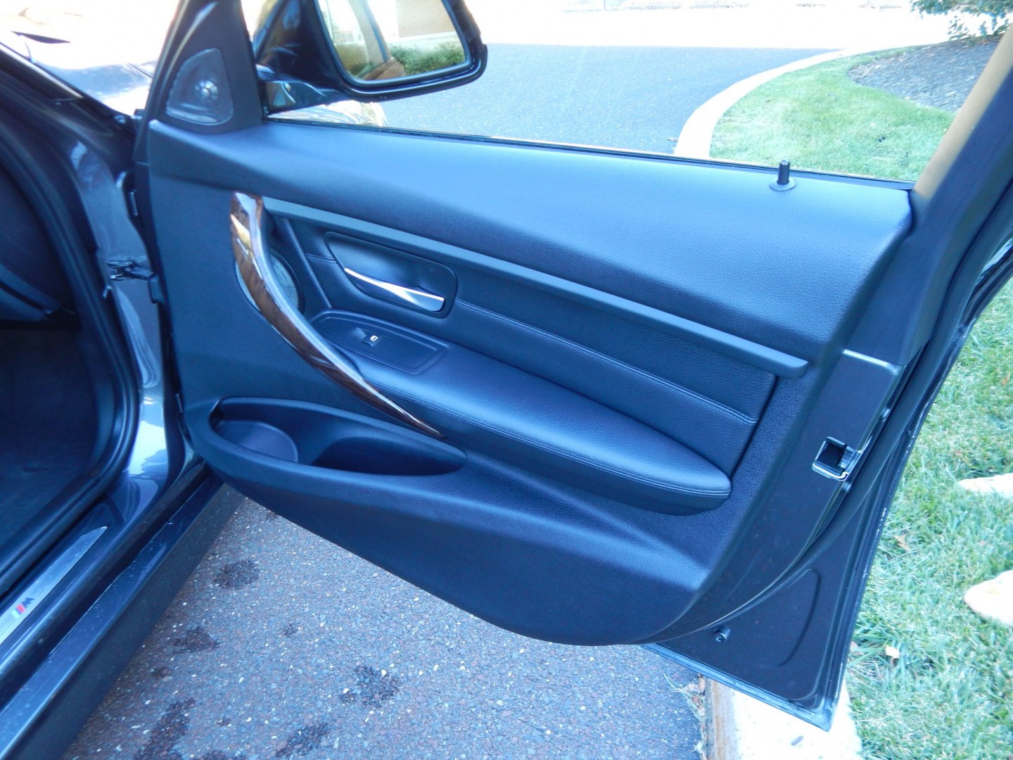 2014 Gray /Black Leather BMW 3-Series 335i xDrive Sedan (WBA3B9C55EF) with an 3.0L L6 DOHC 24V engine, 6 speed manual transmission, located at 6528 Lower York Road, New Hope, PA, 18938, (215) 862-9555, 40.358707, -74.977882 - Super clean, well cared for 2014 BMW 335Xi M Sport, 6 speed manual transmission, 3.0 Liter 6 cylinder twin turbo charged, heated seats, power moonroof, windows, mirrors, central locking system, factory alloy wheels, good all season tires, very clean all original black leather interior, Navigation,- Photo#14