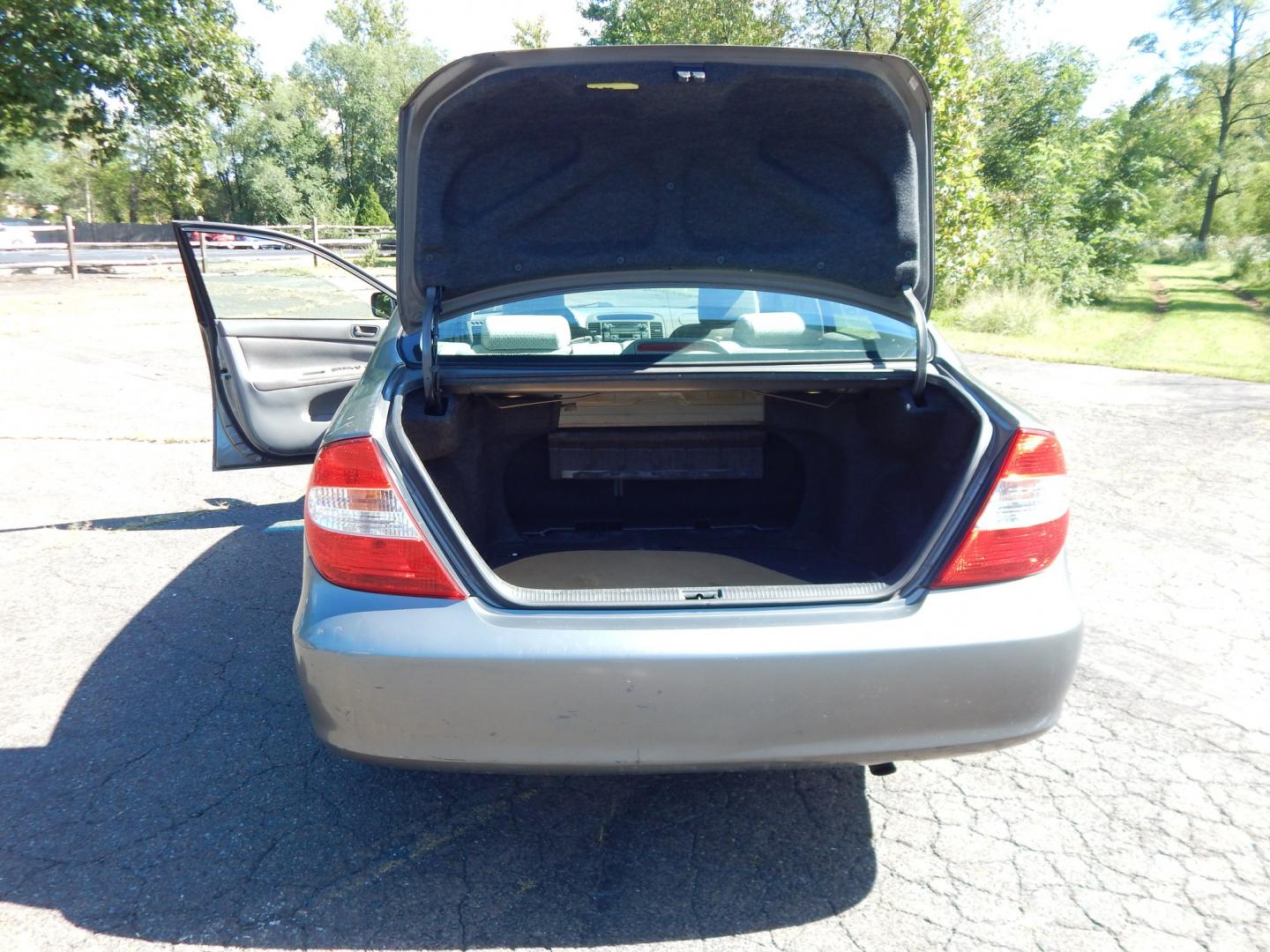 2002 Gray /Gray Toyota Camry SE (4T1BE32K62U) with an 4 Cylinder Engine engine, Automatic transmission, located at 6528 Lower York Road, New Hope, PA, 18938, (215) 862-9555, 40.358707, -74.977882 - Here we have a Toyota Camry with a 2.4L inline 4 cylinder engine putting power to the front wheels via an automatic transmission. Options include: gray cloth, power drivers seat, heat, AC, AM/FM/CD/TAPE radio, tilt steering wheel, cruise control, power windows/mirrors and 15 inch wheels with General- Photo#12